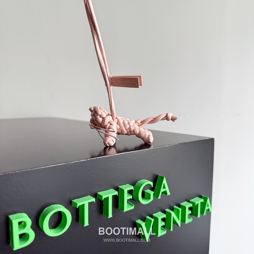 Bottega Veneta Intrecciato Leather Cat Charm 보테가 베네타 인트레치아토 레더 캣 참 3