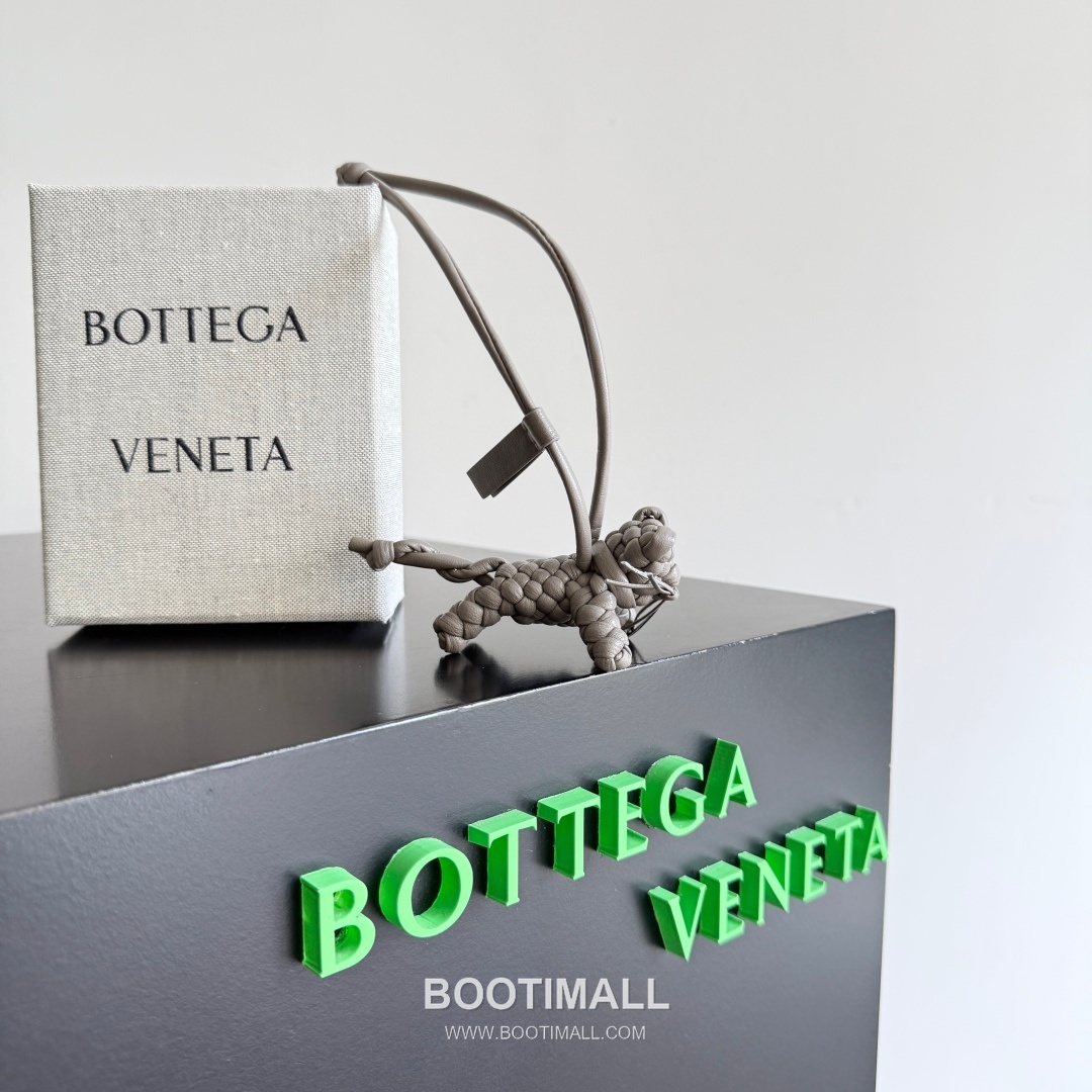 Bottega Veneta Intrecciato Leather Cat Charm 보테가 베네타 인트레치아토 레더 캣 참 1