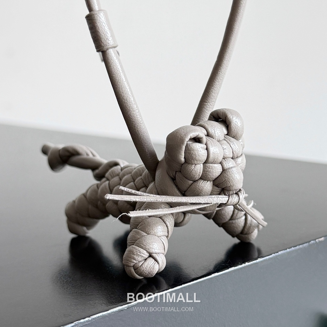 Bottega Veneta Intrecciato Leather Cat Charm 보테가 베네타 인트레치아토 레더 캣 참 2