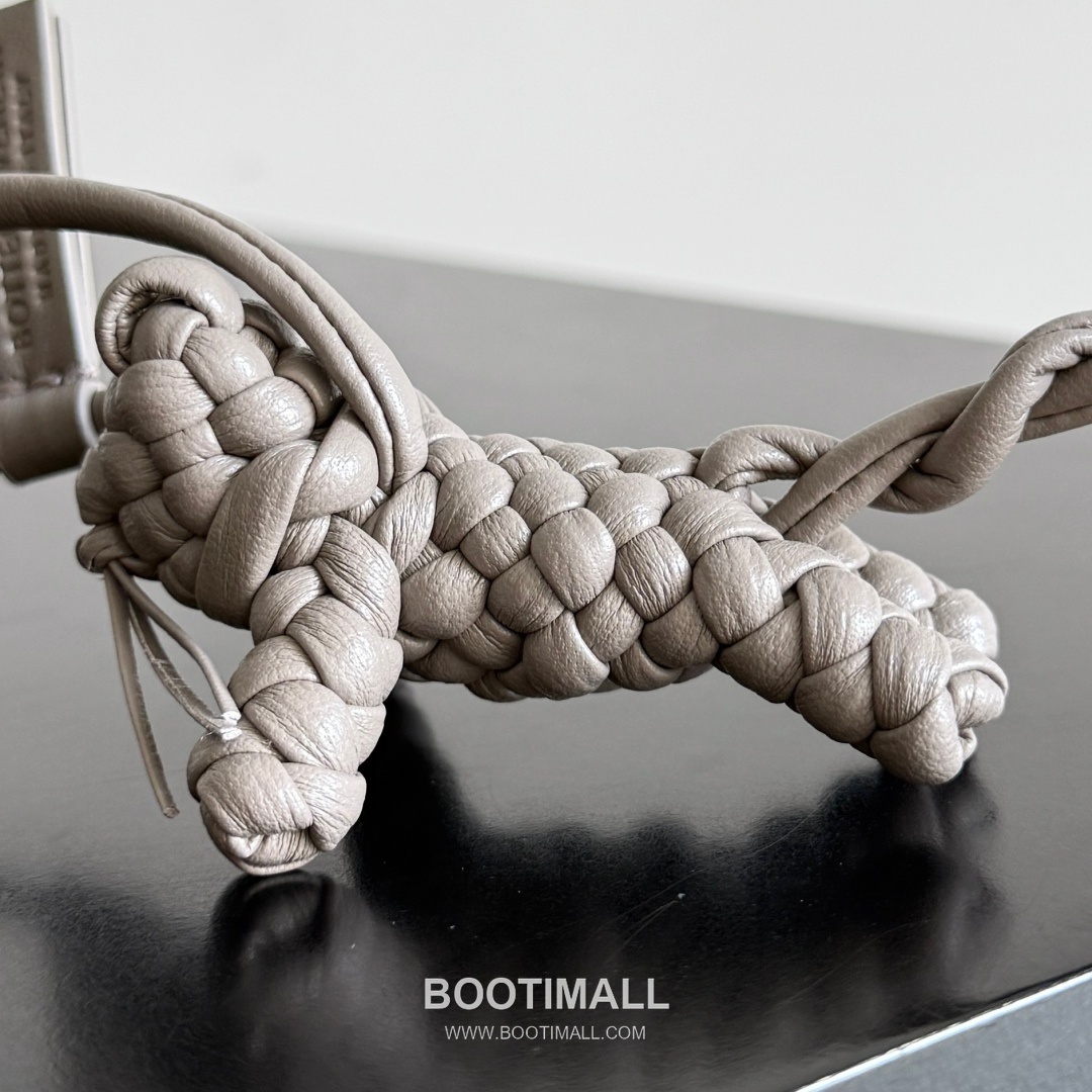 Bottega Veneta Intrecciato Leather Cat Charm 보테가 베네타 인트레치아토 레더 캣 참 5