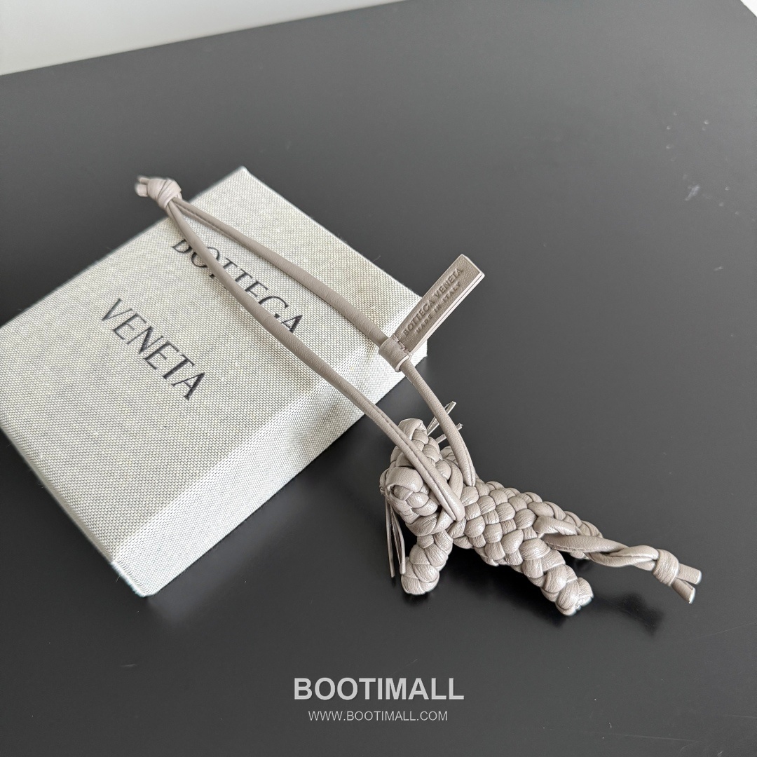 Bottega Veneta Intrecciato Leather Cat Charm 보테가 베네타 인트레치아토 레더 캣 참 9