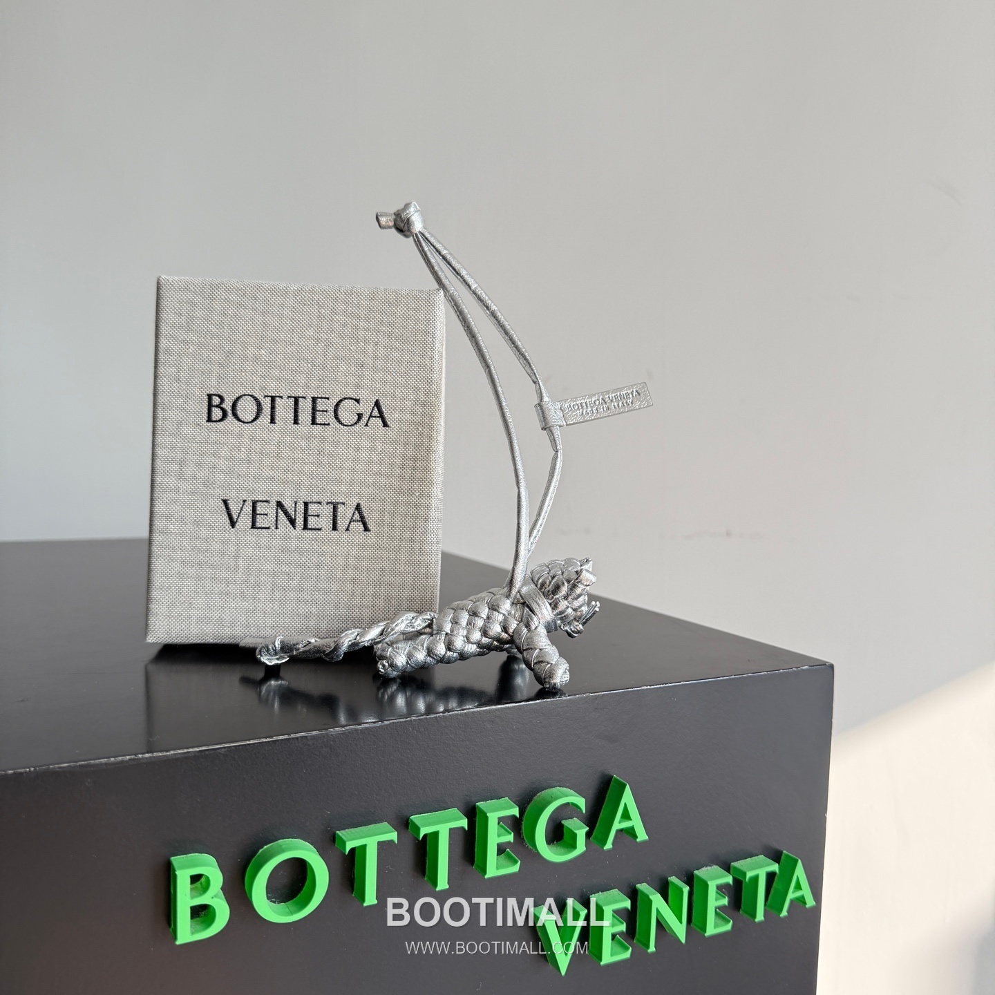 Bottega Veneta Intrecciato Leather Cat Charm 보테가 베네타 인트레치아토 레더 캣 참 1