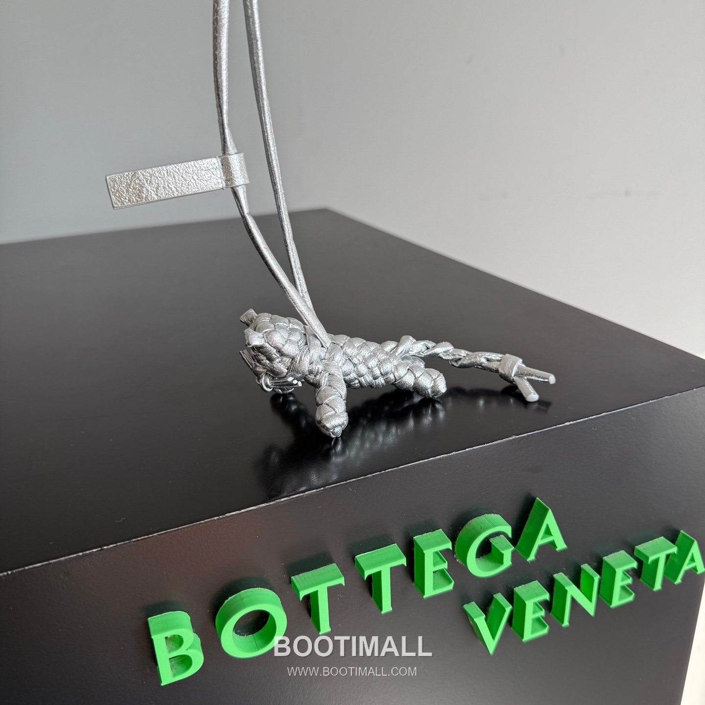 Bottega Veneta Intrecciato Leather Cat Charm 보테가 베네타 인트레치아토 레더 캣 참 3