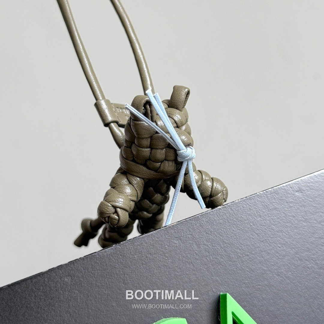 Bottega Veneta Intrecciato Leather Cat Charm 보테가 베네타 인트레치아토 레더 캣 참 2