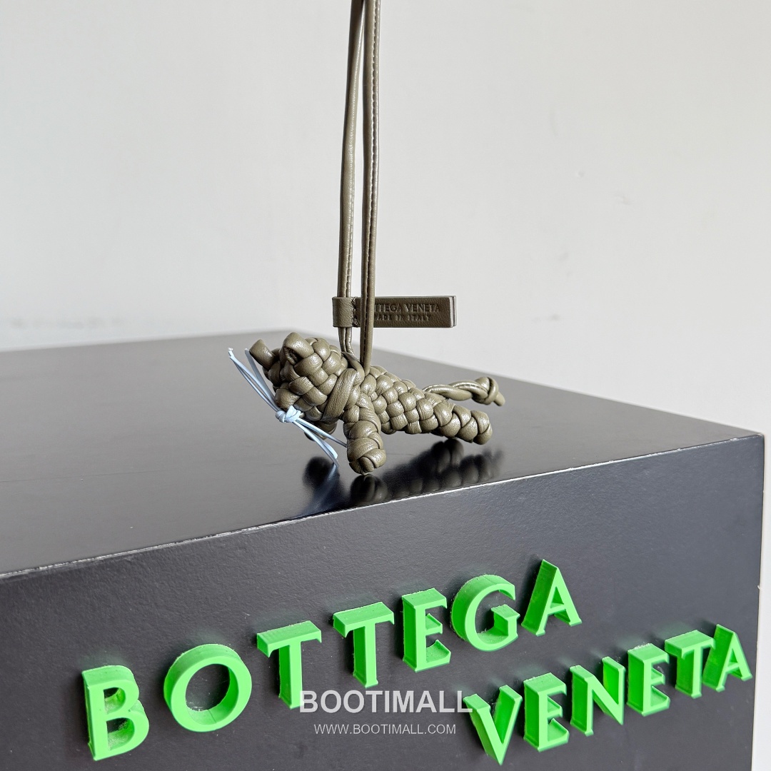 Bottega Veneta Intrecciato Leather Cat Charm 보테가 베네타 인트레치아토 레더 캣 참 3