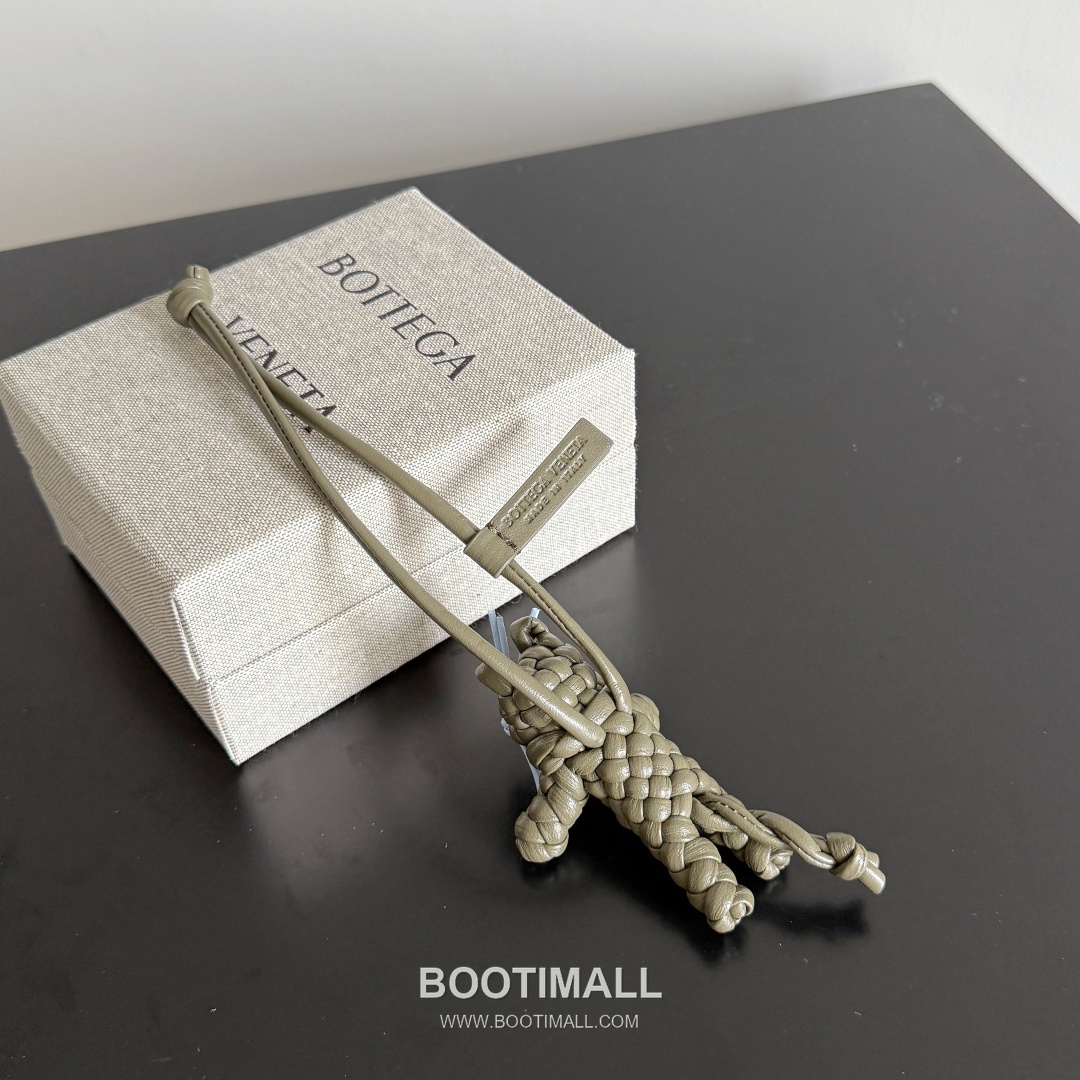 Bottega Veneta Intrecciato Leather Cat Charm 보테가 베네타 인트레치아토 레더 캣 참 9