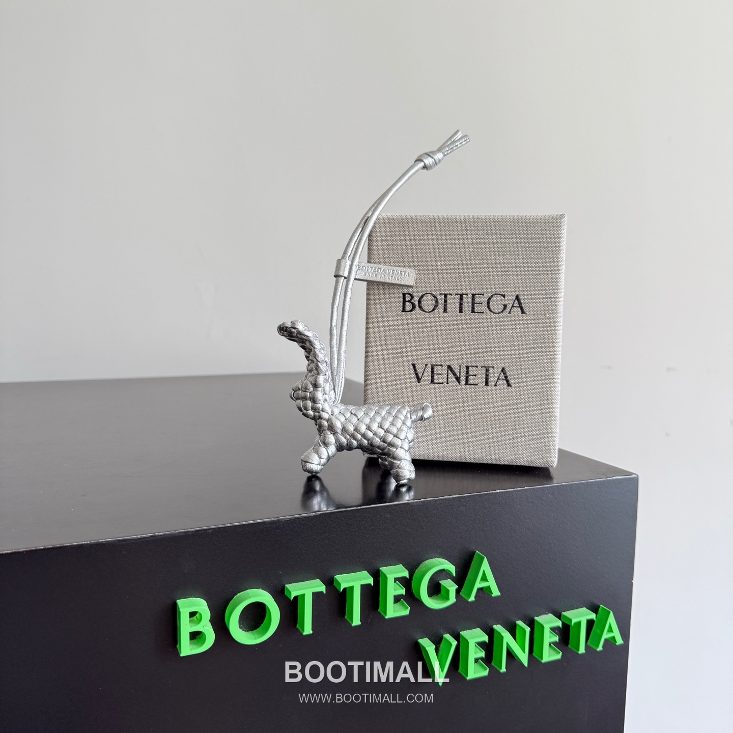 Bottega Veneta Intrecciato Leather Rabbit Charm 보테가 베네타 인트레치아토 레더 래빗 백 참 1