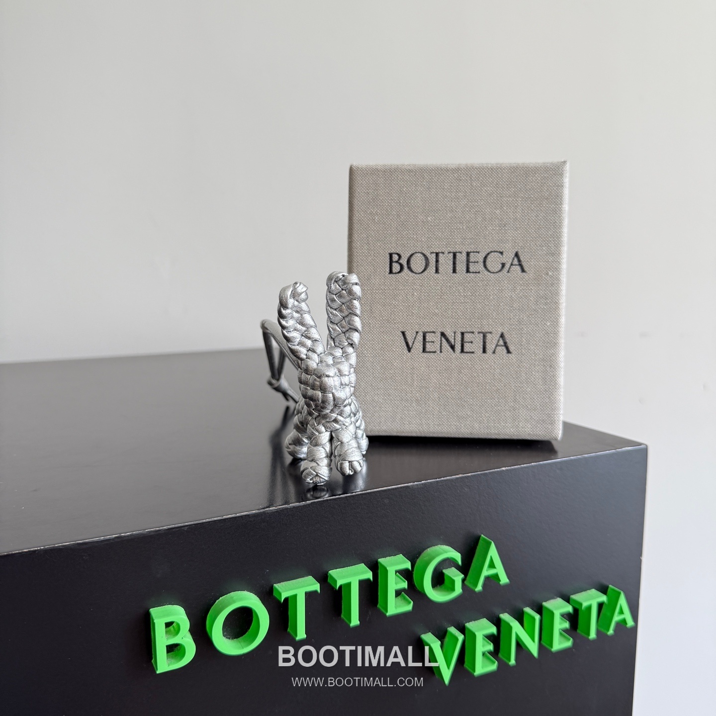 Bottega Veneta Intrecciato Leather Rabbit Charm 보테가 베네타 인트레치아토 레더 래빗 백 참 2