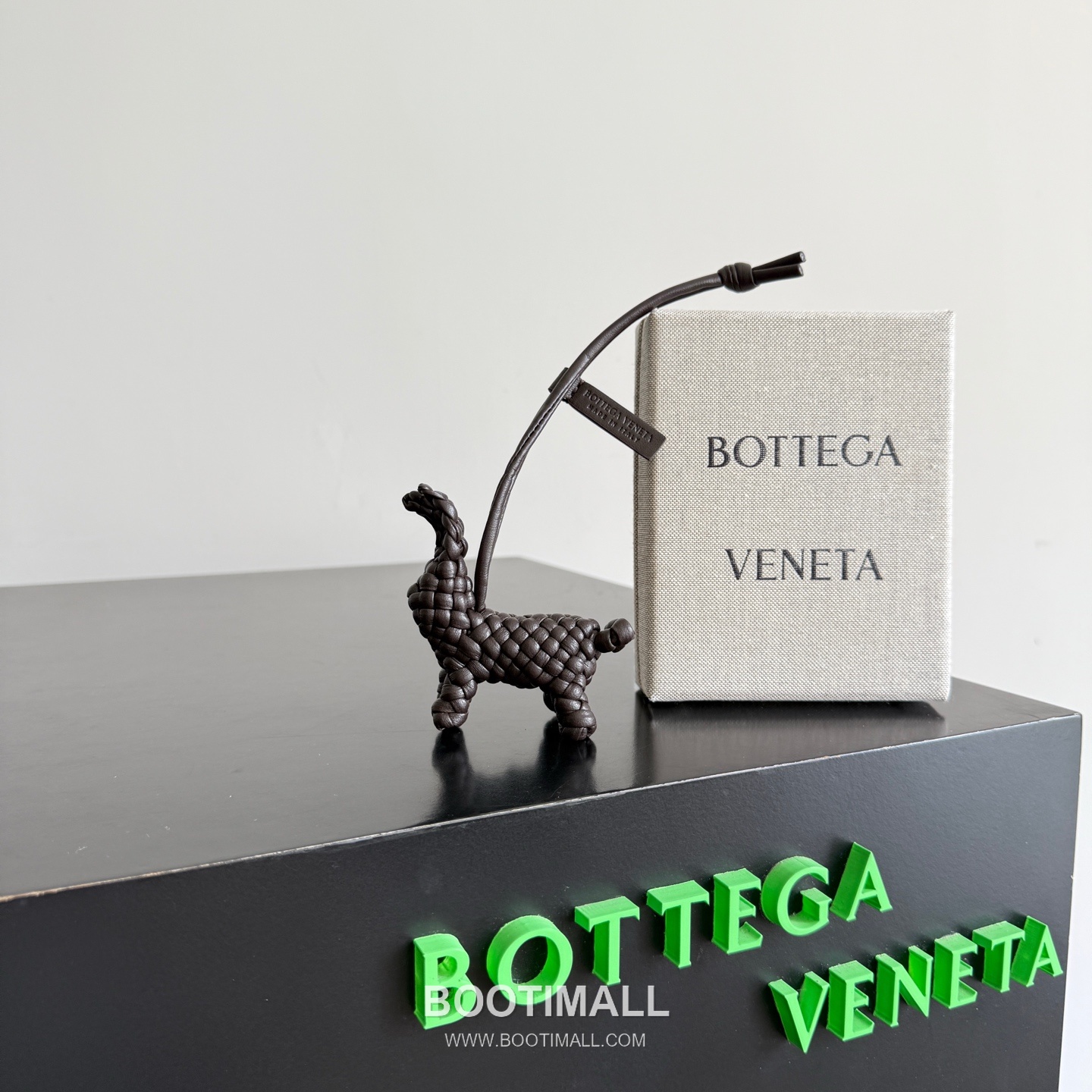 Bottega Veneta Intrecciato Leather Rabbit Charm 보테가 베네타 인트레치아토 레더 래빗 백 참 1