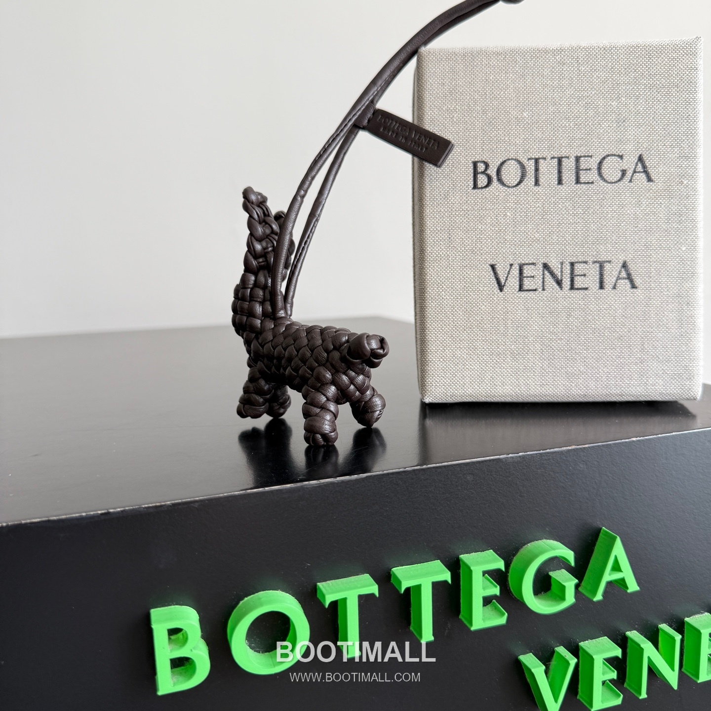 Bottega Veneta Intrecciato Leather Rabbit Charm 보테가 베네타 인트레치아토 레더 래빗 백 참 3