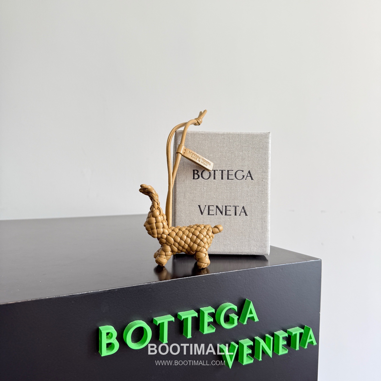 Bottega Veneta Intrecciato Leather Rabbit Charm 보테가 베네타 인트레치아토 레더 래빗 백 참 1