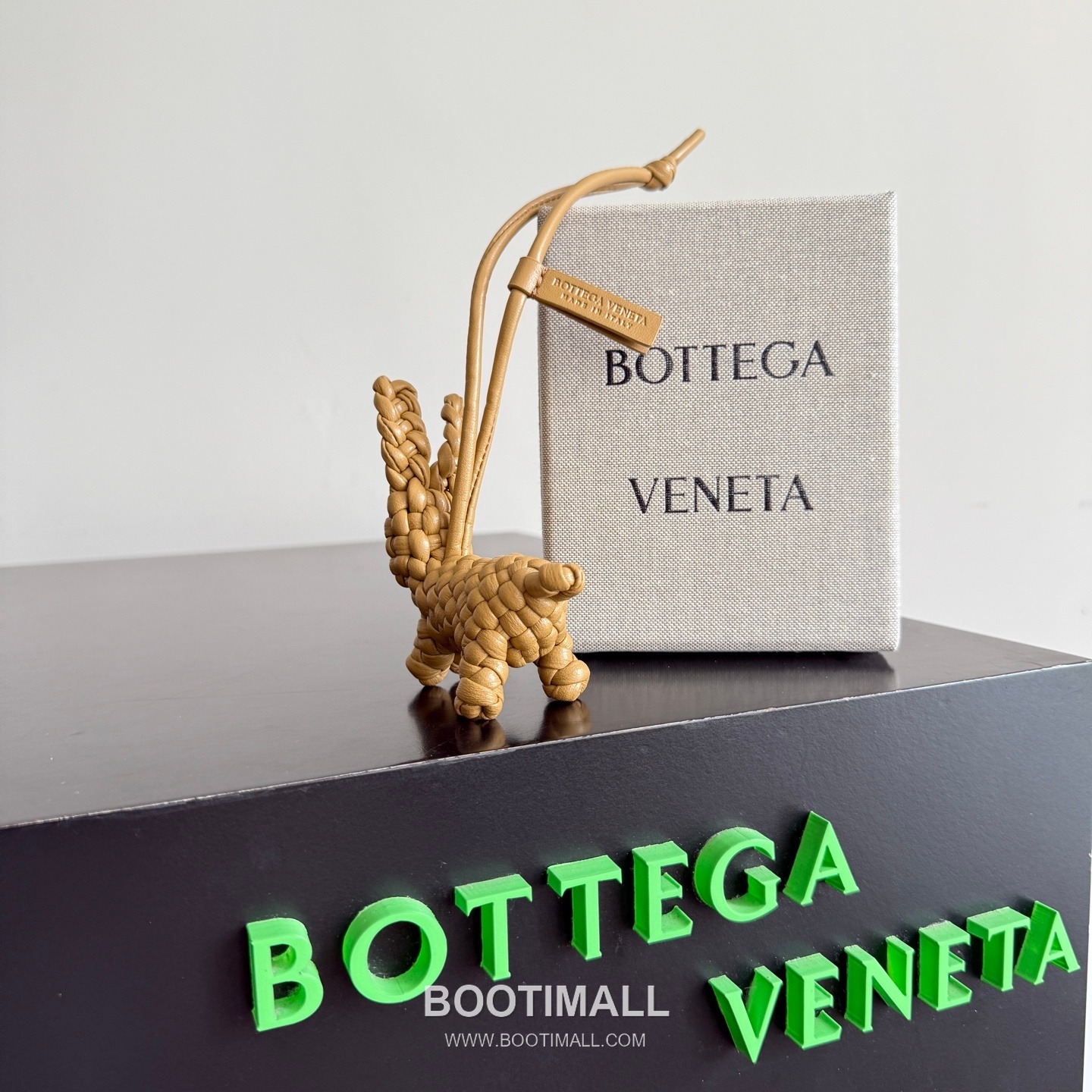 Bottega Veneta Intrecciato Leather Rabbit Charm 보테가 베네타 인트레치아토 레더 래빗 백 참 2