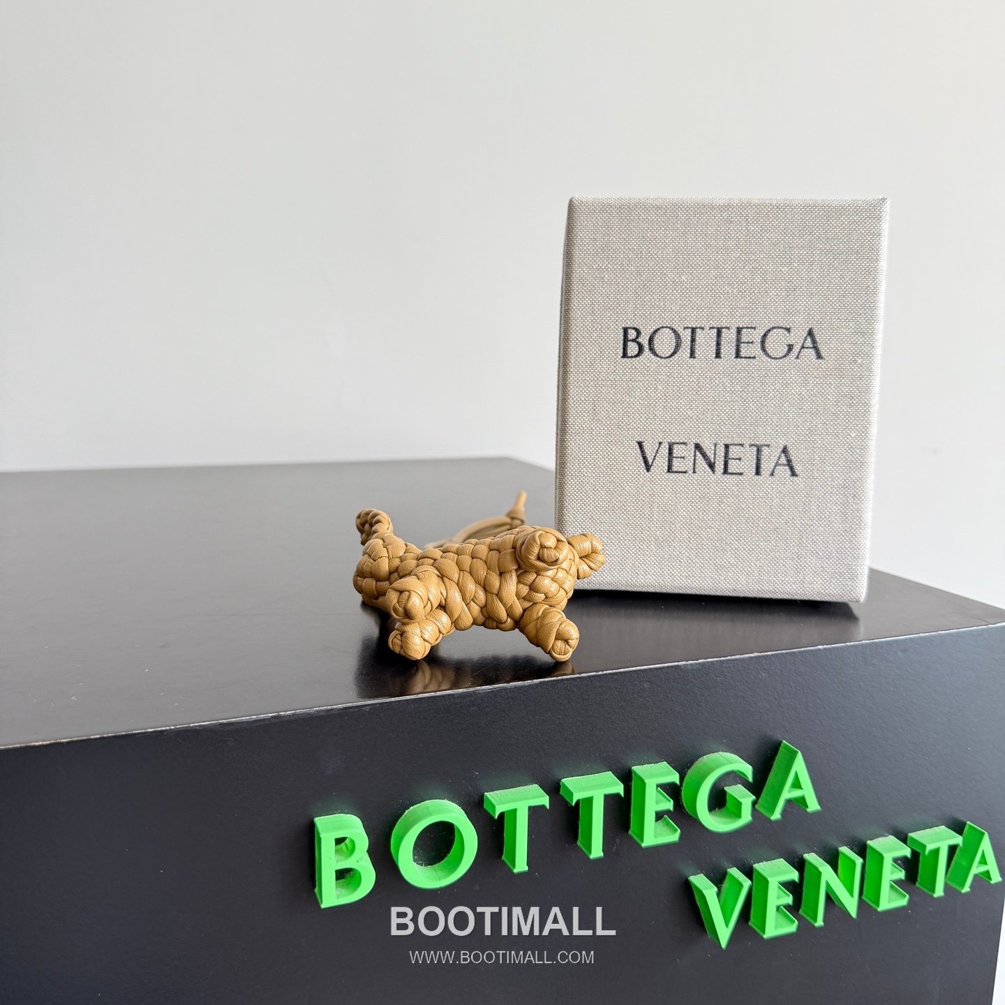 Bottega Veneta Intrecciato Leather Rabbit Charm 보테가 베네타 인트레치아토 레더 래빗 백 참 3