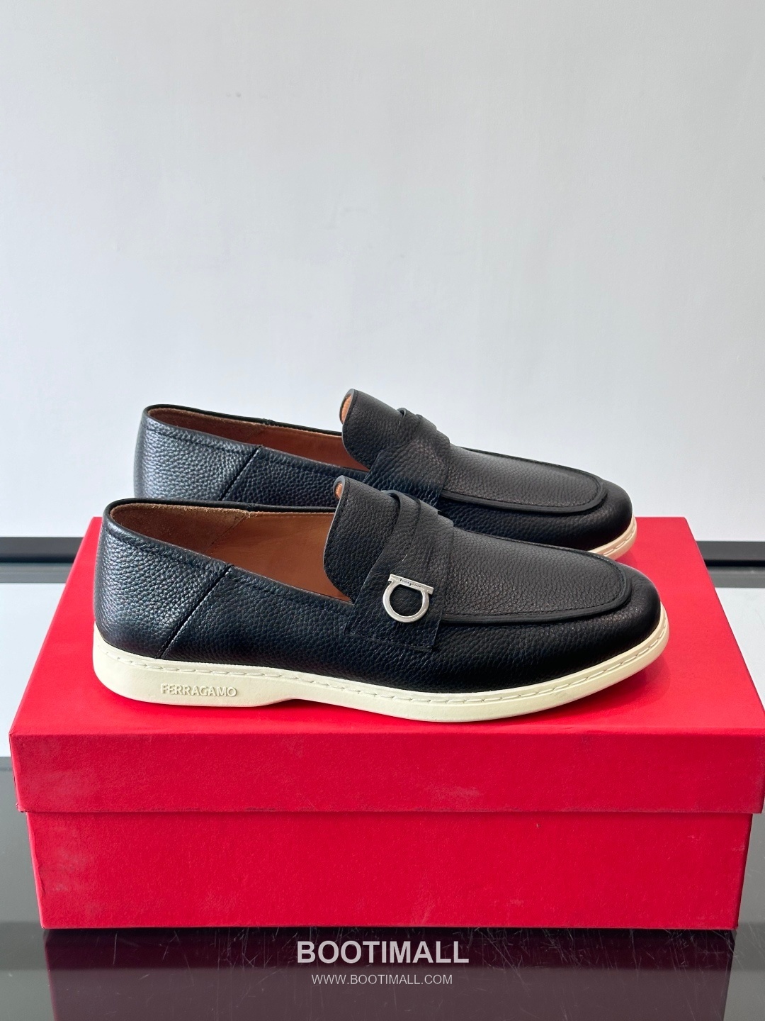 Salvatore Ferragamo Gancini Leather Driver Loafers 살바토레 페라가모 간치니 레더 드라이빙 로퍼 1