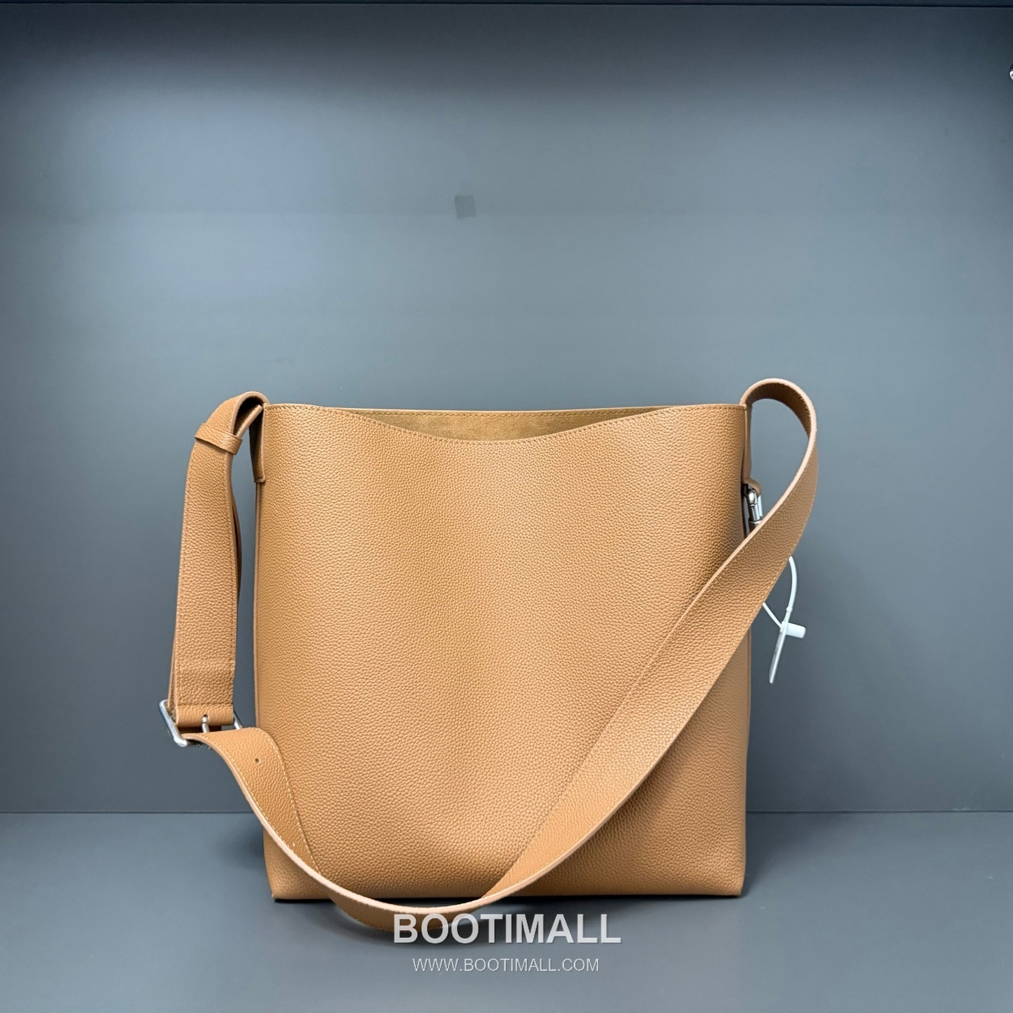 Louis Vuitton Verso Hobo Bag LV Touch Calfskin Leather 루이비통 베르소 호보 LV 터치 카프스킨 숄더백 33cm 2