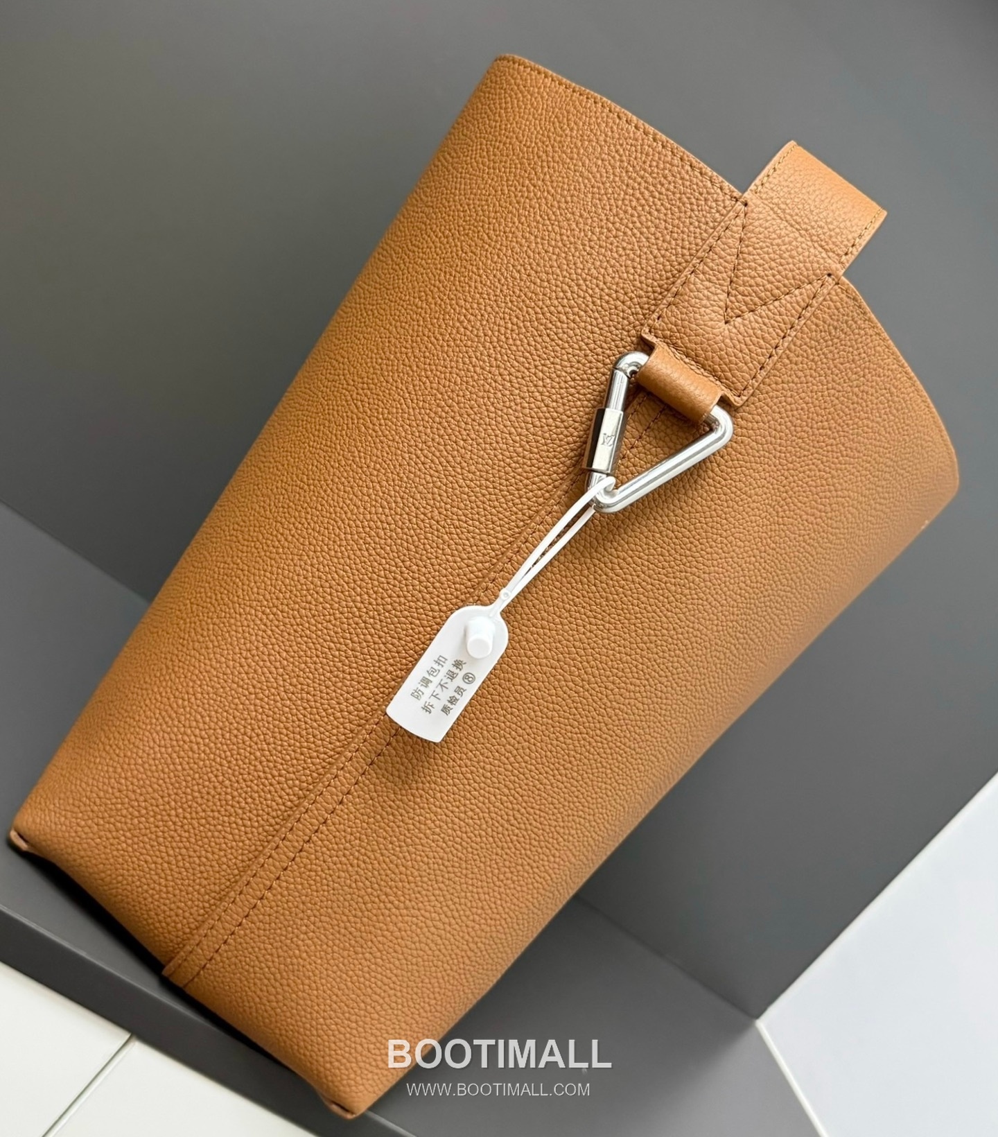 Louis Vuitton Verso Hobo Bag LV Touch Calfskin Leather 루이비통 베르소 호보 LV 터치 카프스킨 숄더백 33cm 4