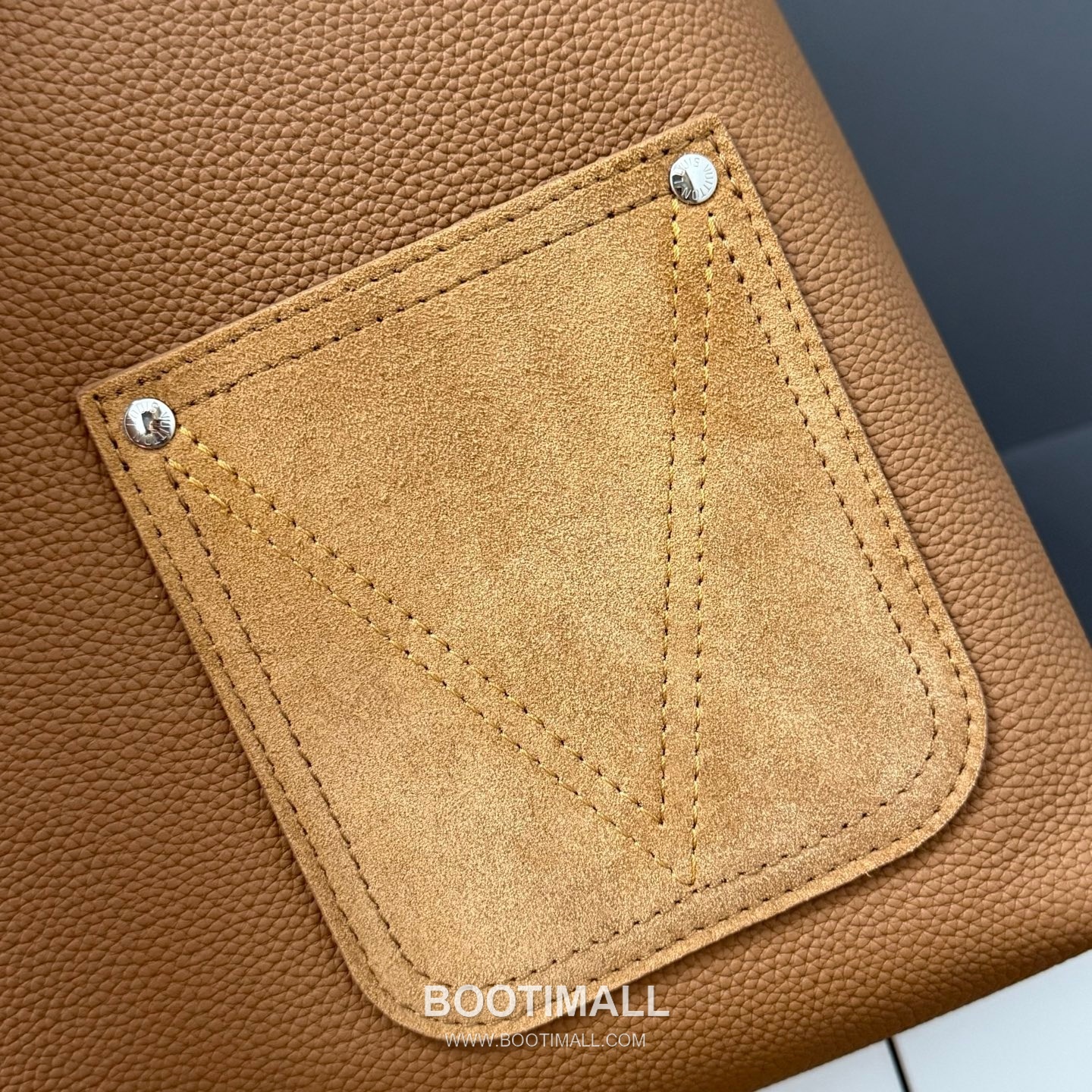 Louis Vuitton Verso Hobo Bag LV Touch Calfskin Leather 루이비통 베르소 호보 LV 터치 카프스킨 숄더백 33cm 6