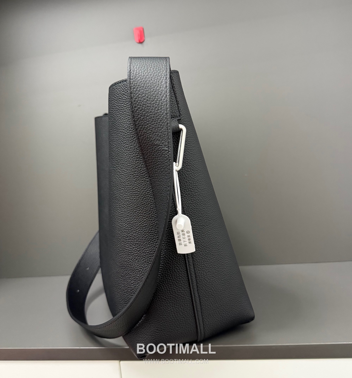 Louis Vuitton Verso Hobo Bag LV Touch Calfskin Leather 루이비통 베르소 호보 LV 터치 카프스킨 숄더백 33cm 4