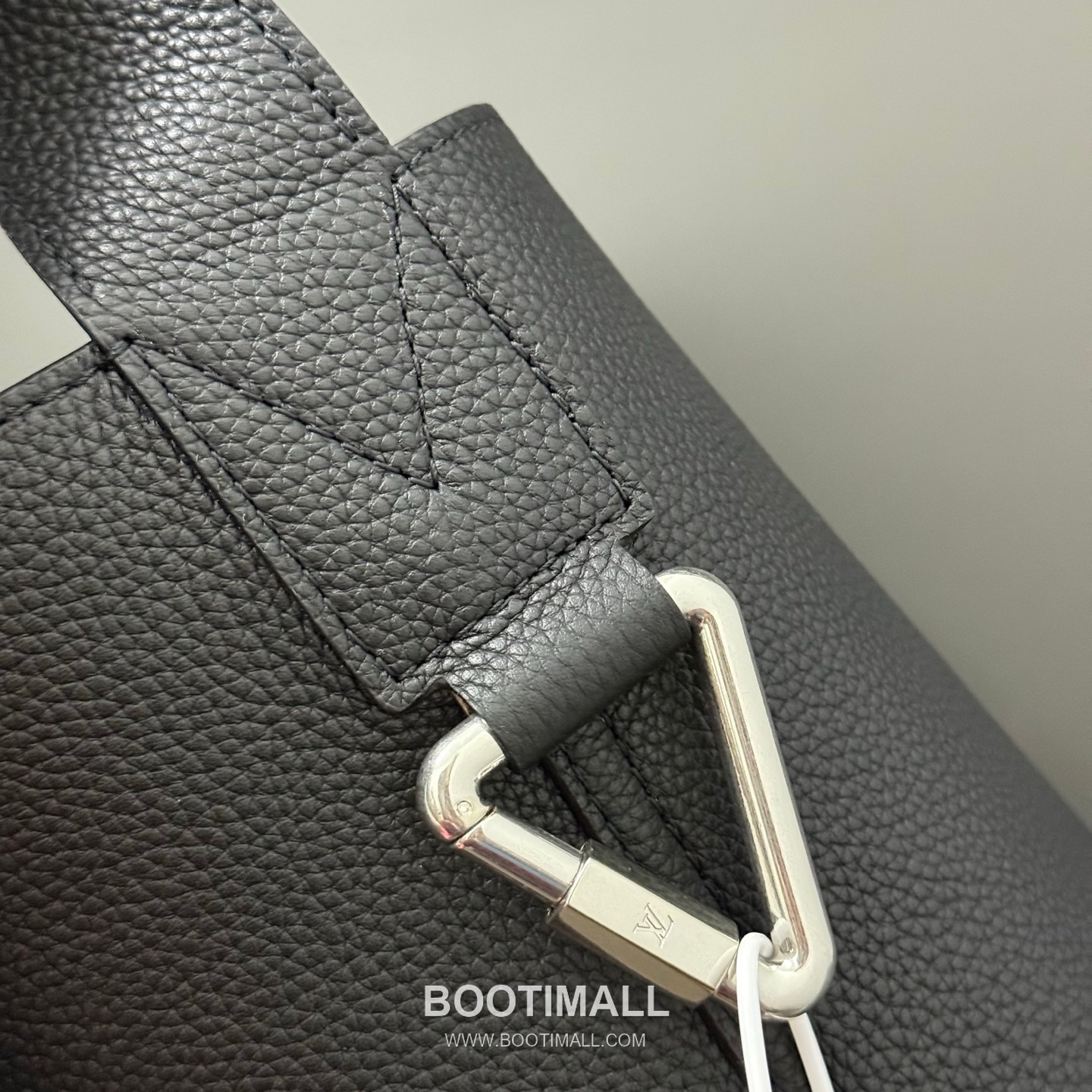 Louis Vuitton Verso Hobo Bag LV Touch Calfskin Leather 루이비통 베르소 호보 LV 터치 카프스킨 숄더백 33cm 9
