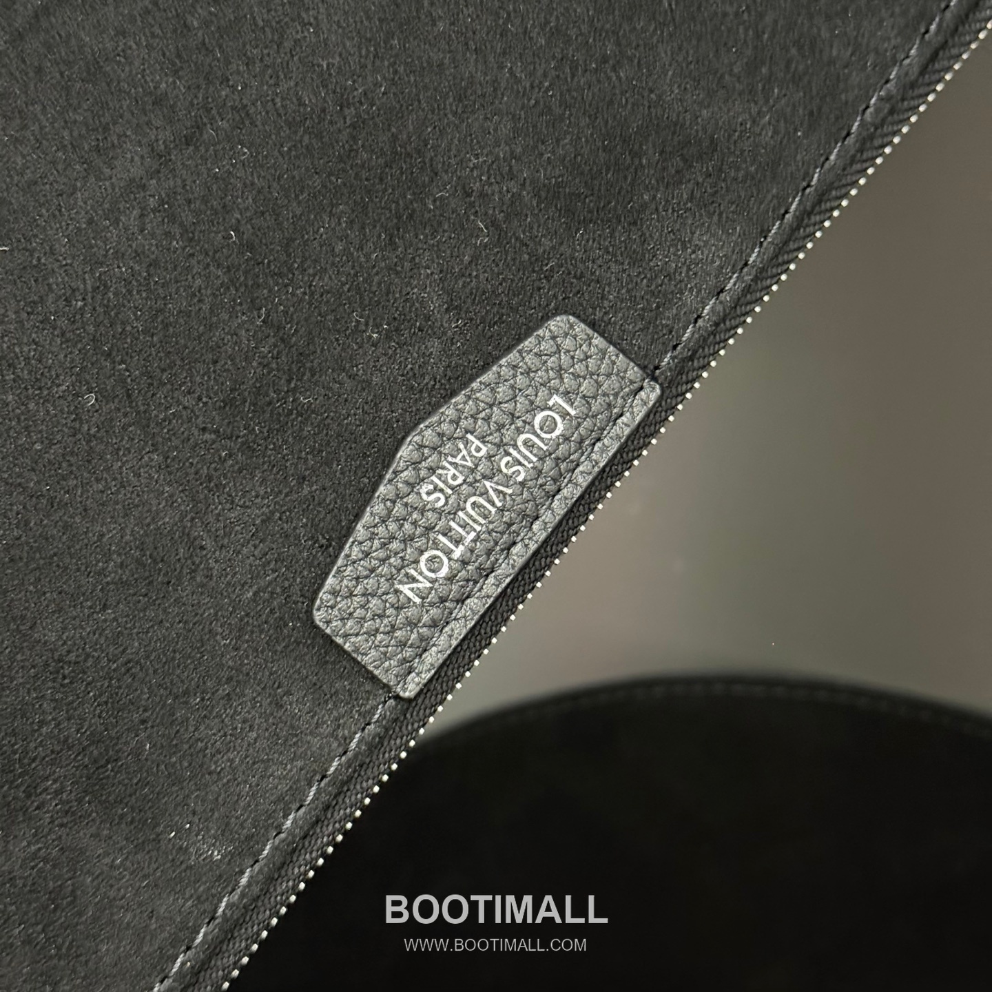 Louis Vuitton Verso Hobo Bag LV Touch Calfskin Leather 루이비통 베르소 호보 LV 터치 카프스킨 숄더백 33cm 12