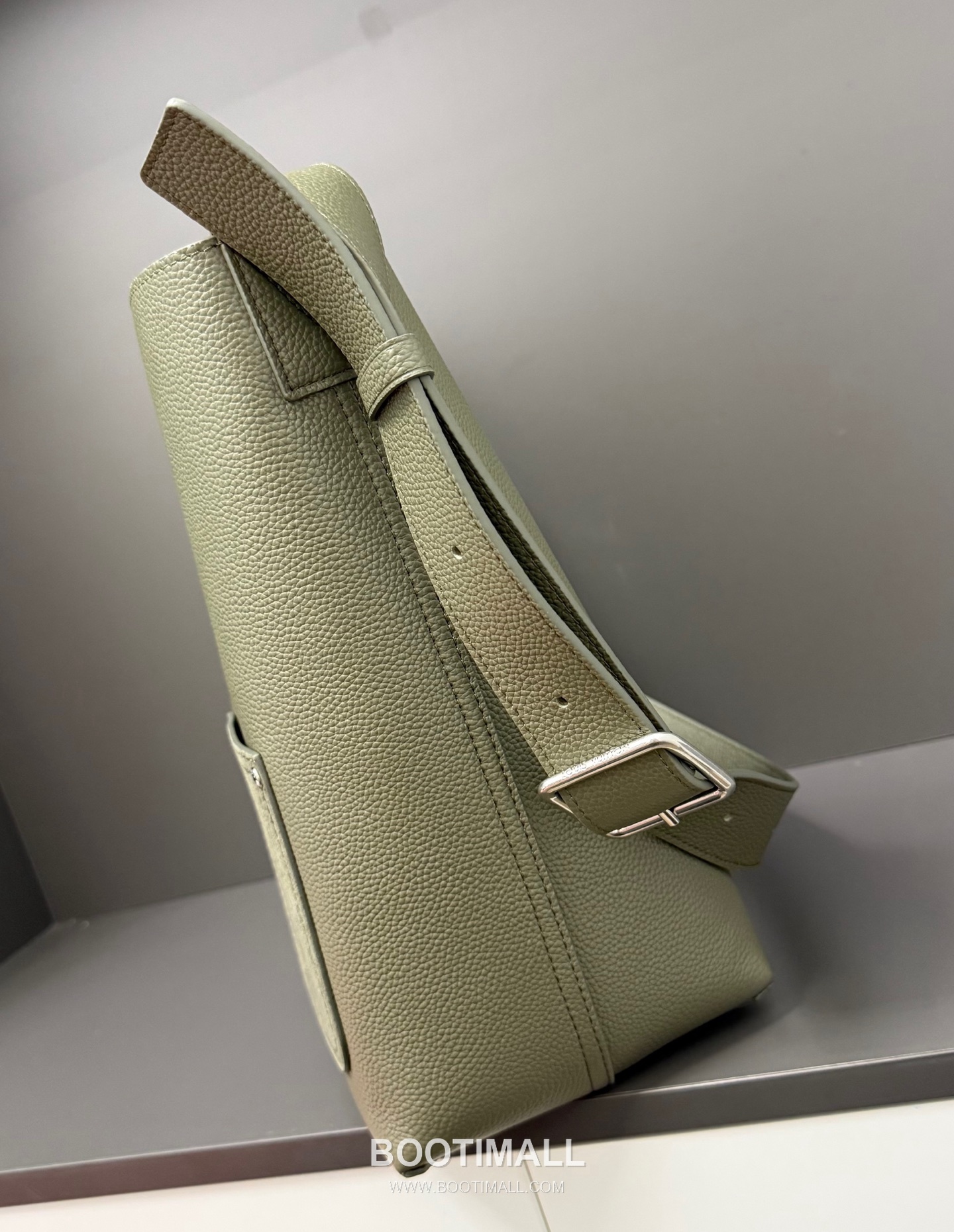 Louis Vuitton Verso Hobo Bag LV Touch Calfskin Leather 루이비통 베르소 호보 LV 터치 카프스킨 숄더백 33cm 6