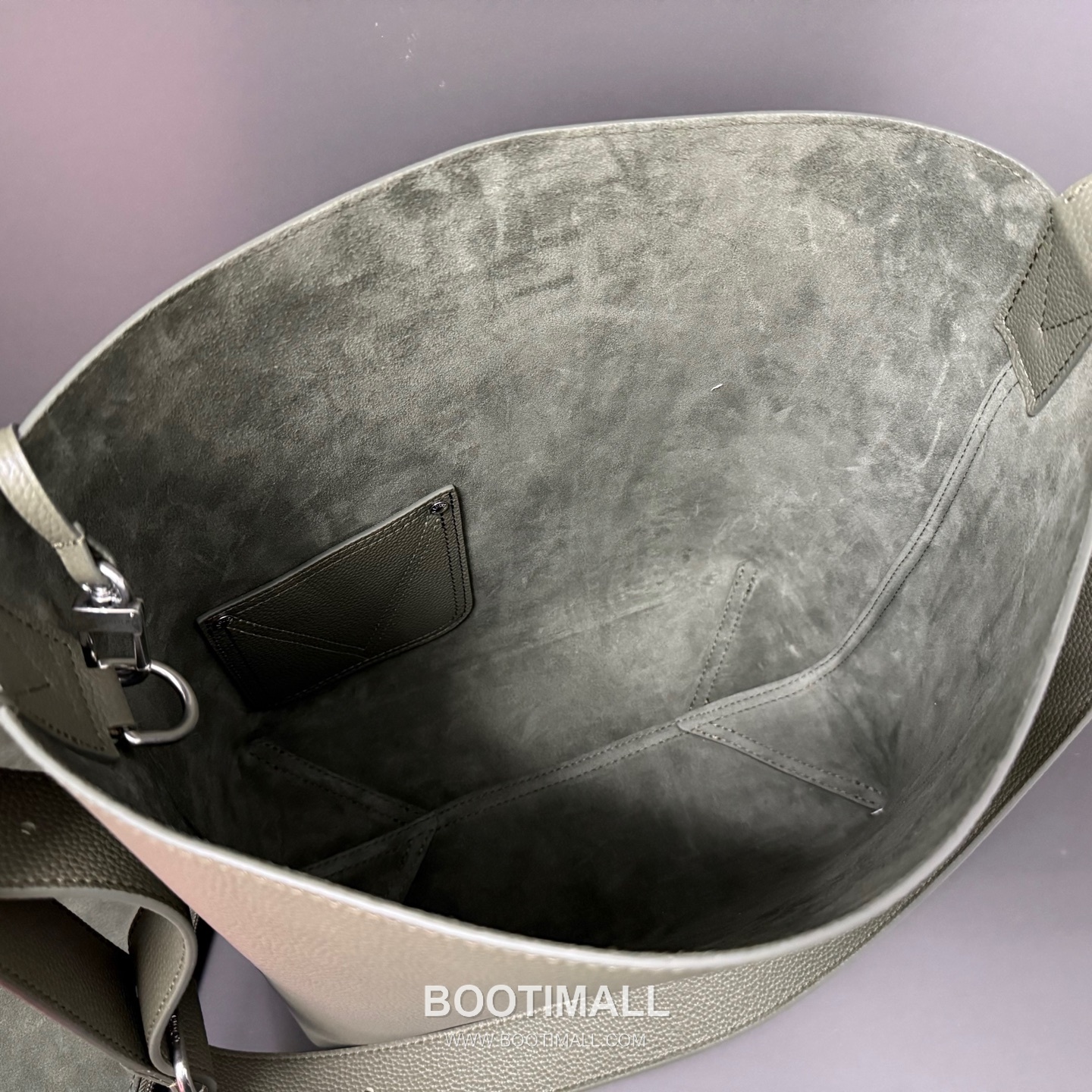 Louis Vuitton Verso Hobo Bag LV Touch Calfskin Leather 루이비통 베르소 호보 LV 터치 카프스킨 숄더백 33cm 9