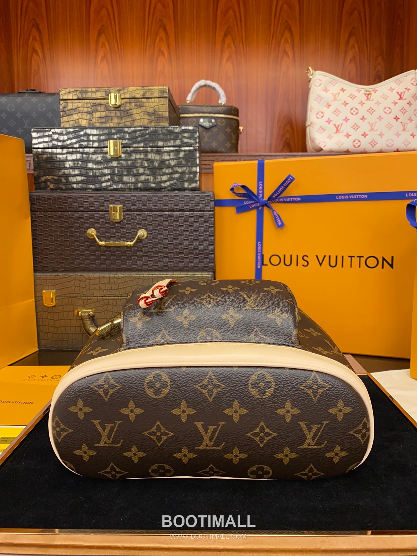 Louis Vuitton Montsouris Backpack Monogram Coated Canvas Leather Trim 루이비통 몽수리 모노그램 코팅 캔버스 백팩 28cm 10