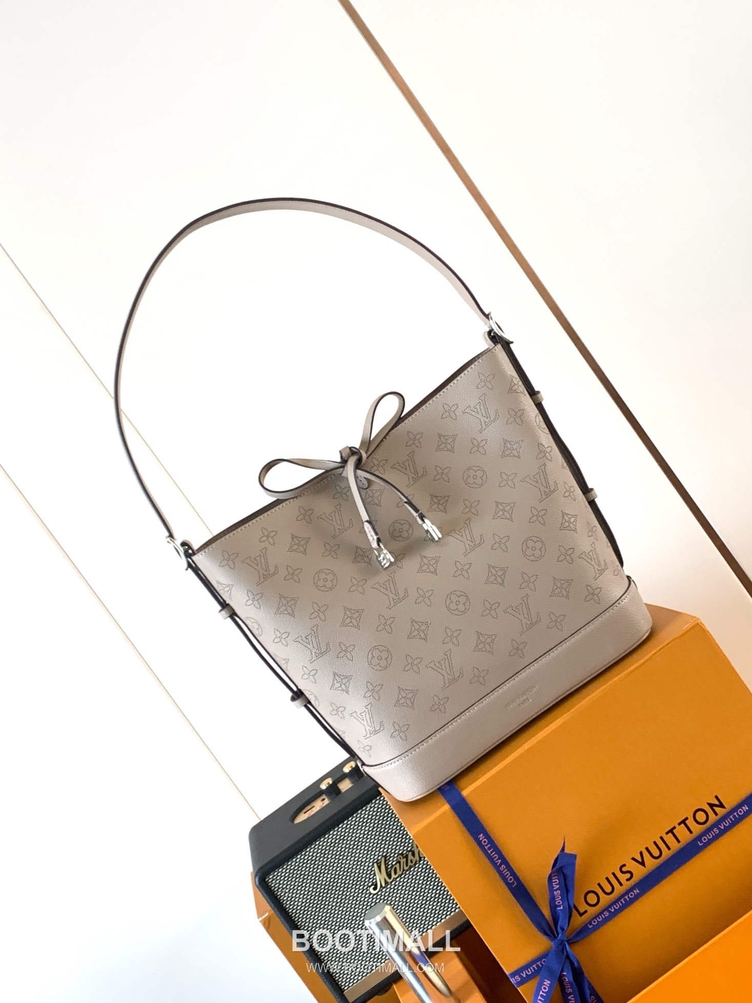 Louis Vuitton Flore Perforated Monogram Calfskin Shoulder Bag 루이비통 플로르 퍼포레이티드 모노그램 카프스킨 숄더백 28cm 1