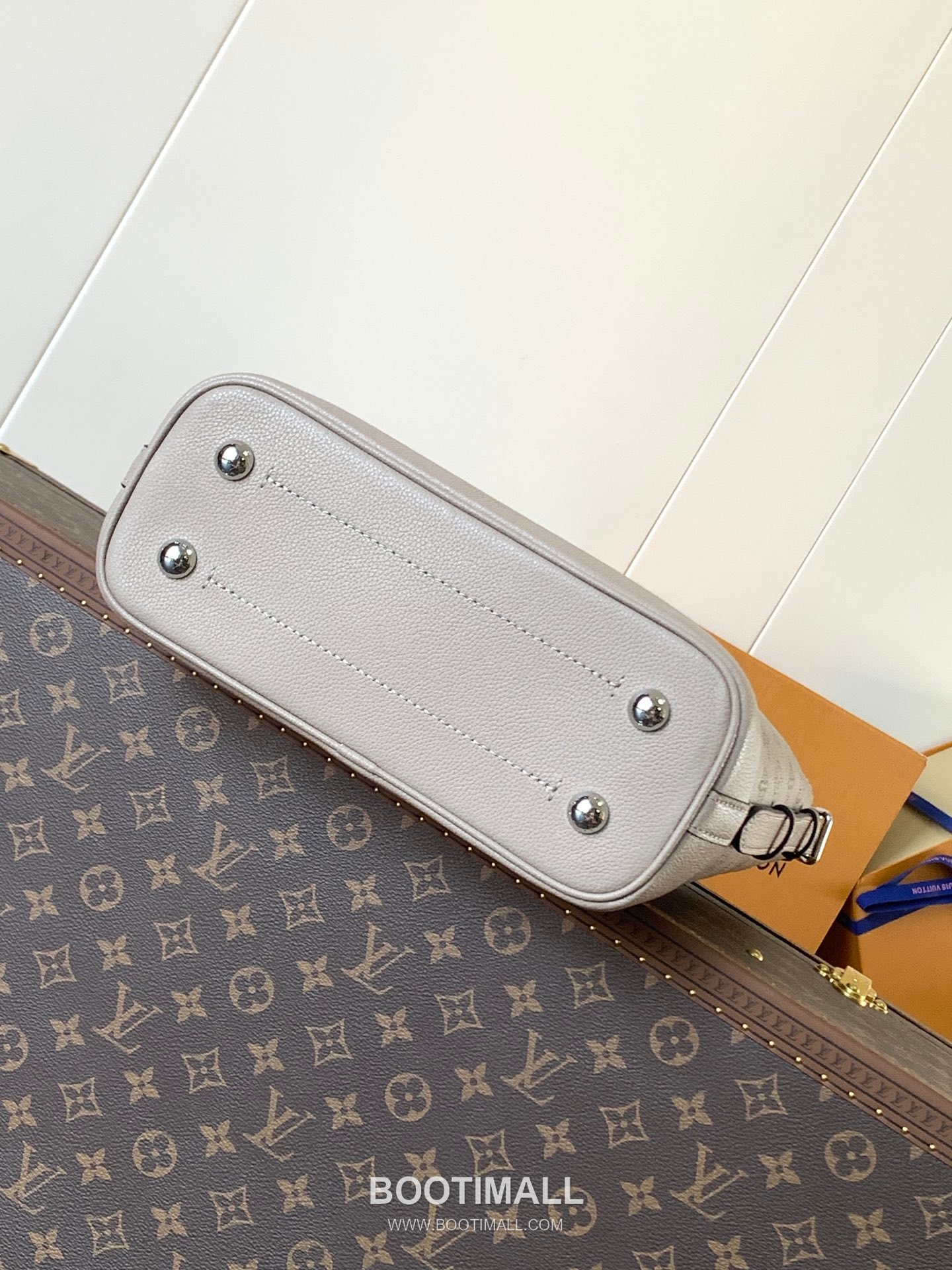 Louis Vuitton Flore Perforated Monogram Calfskin Shoulder Bag 루이비통 플로르 퍼포레이티드 모노그램 카프스킨 숄더백 28cm 5