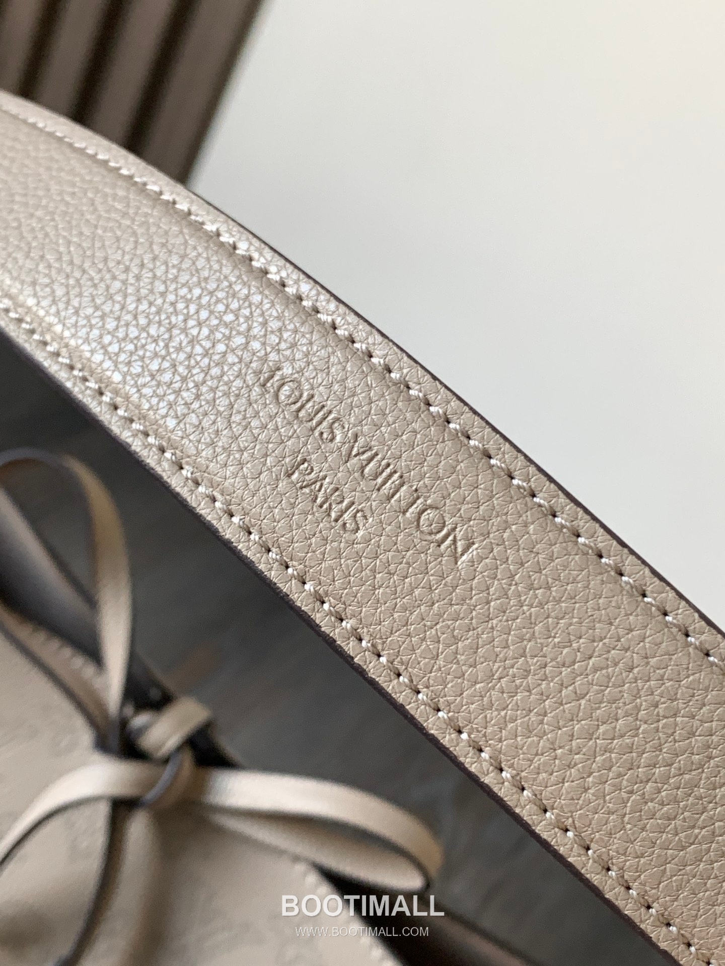 Louis Vuitton Flore Perforated Monogram Calfskin Shoulder Bag 루이비통 플로르 퍼포레이티드 모노그램 카프스킨 숄더백 28cm 8