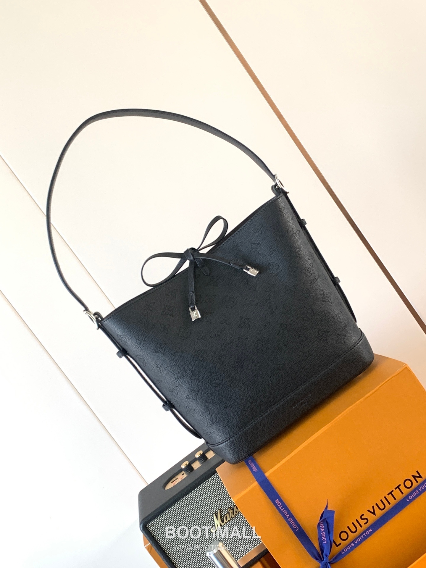 Louis Vuitton Flore Perforated Monogram Calfskin Shoulder Bag 루이비통 플로르 퍼포레이티드 모노그램 카프스킨 숄더백 28cm 1