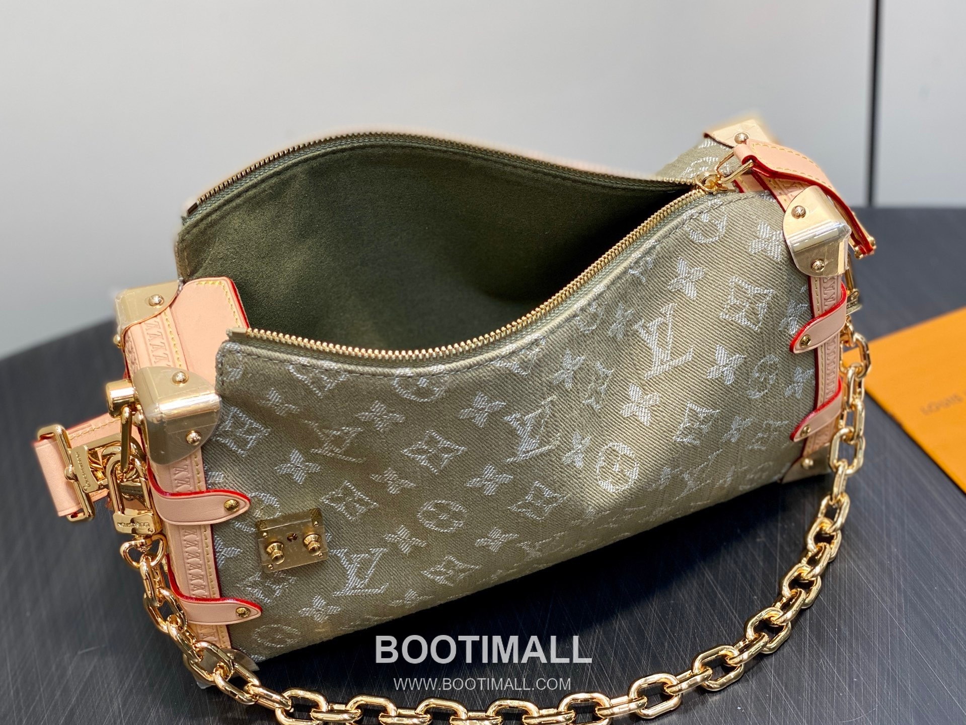 Louis Vuitton Trunk East West Side Trunk Monogram Eclipse Canvas Bag 루이비통 트렁크 이스트 웨스트 모노그램 이클립스 숄더백 28cm 11