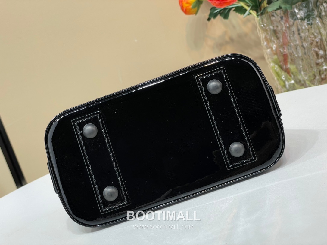 Louis Vuitton Alma Mini LV&I Epi Leather Top Handle Bag 루이비통 알마 미니 K00015 LV&I 에피 레더 탑핸들백 18cm 4