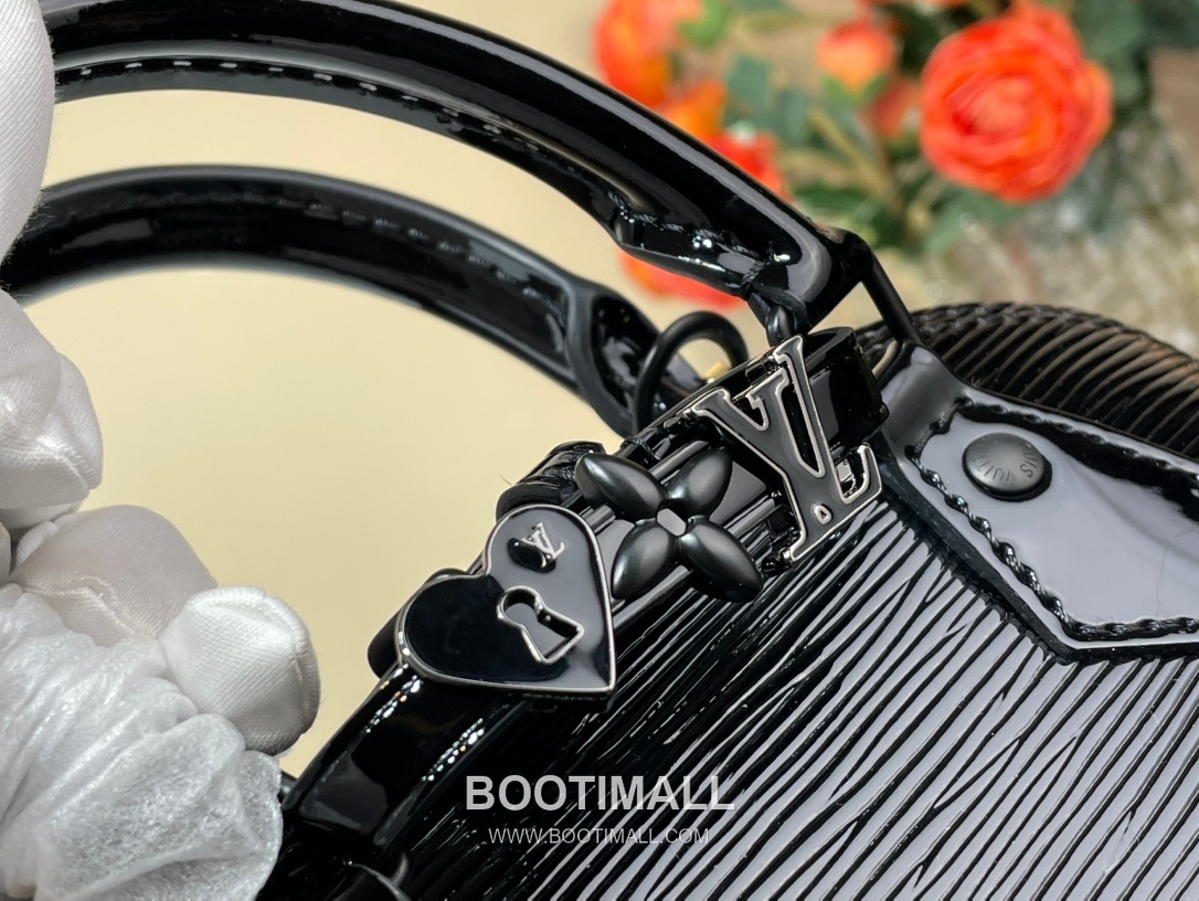 Louis Vuitton Alma Mini LV&I Epi Leather Top Handle Bag 루이비통 알마 미니 K00015 LV&I 에피 레더 탑핸들백 18cm 6