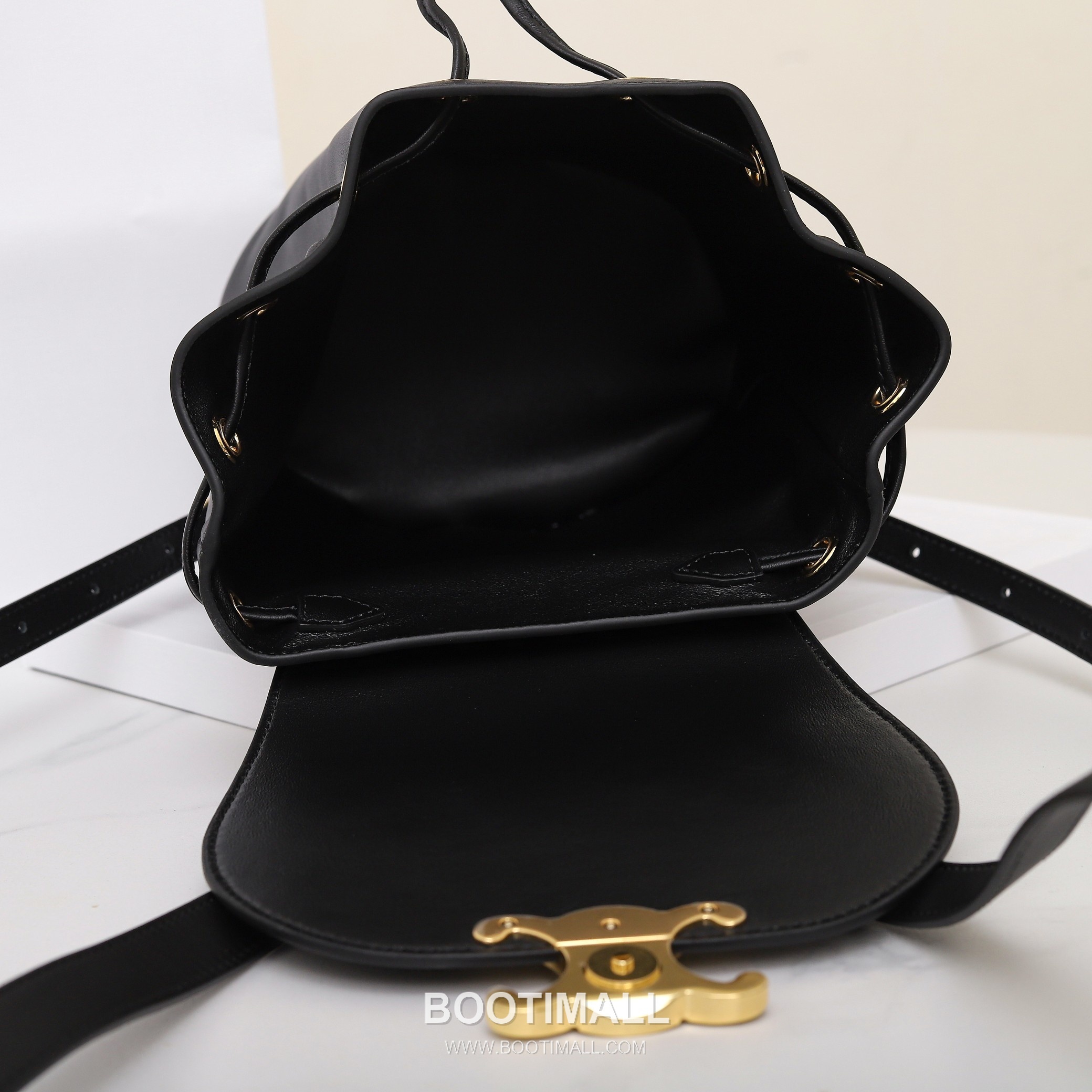 Celine Bonnie Triomphe Flap 118703 Italian Cowhide Backpack 셀린느 보니 트리옹프 플랩 118703 이탈리아 소가죽 백팩 25cm 18
