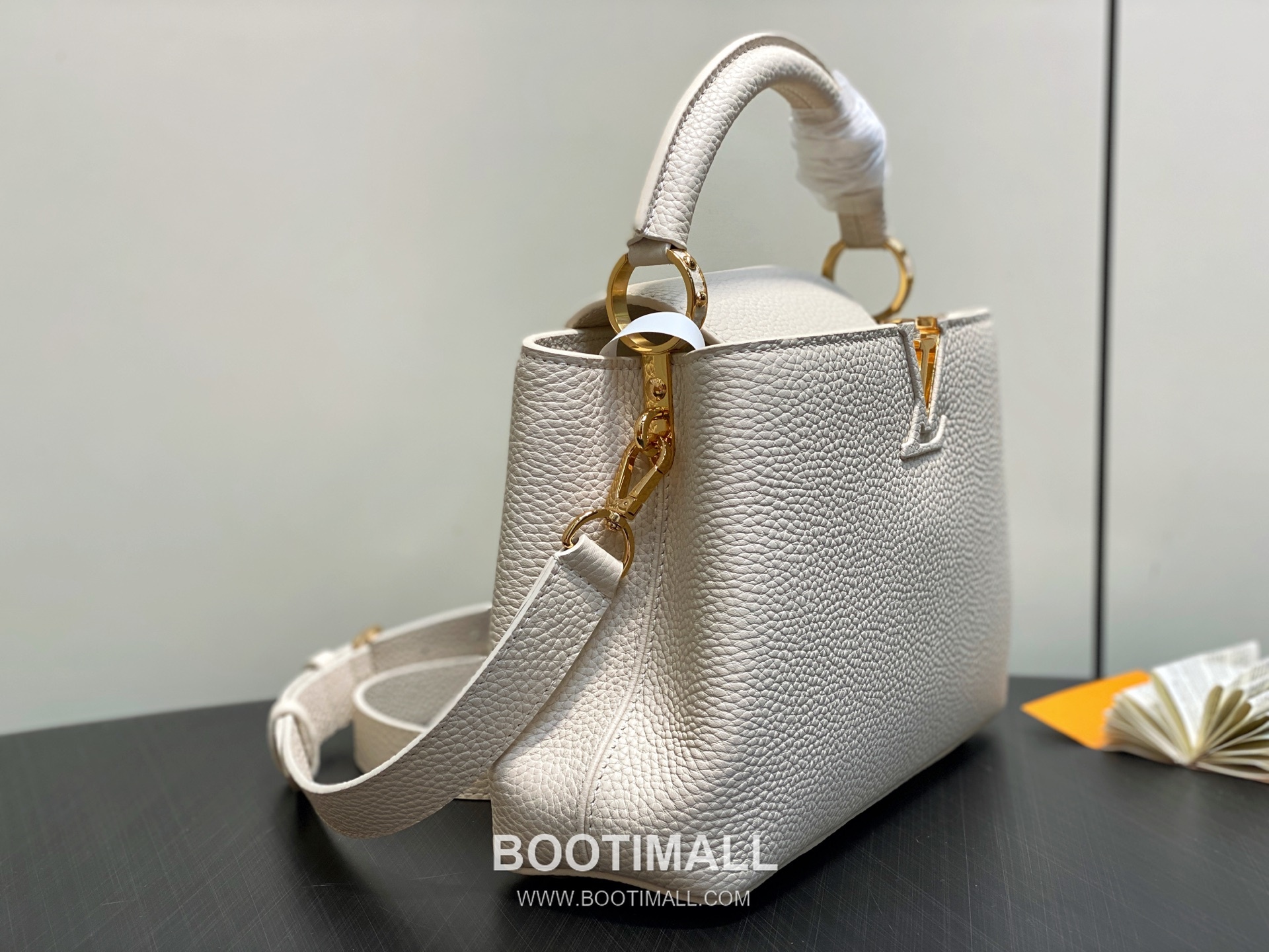 Louis Vuitton Capucines BB Taurillon Leather Top Handle Bag M24545 루이비통 카퓌신 BB 토리용 레더 탑핸들백 27cm 2