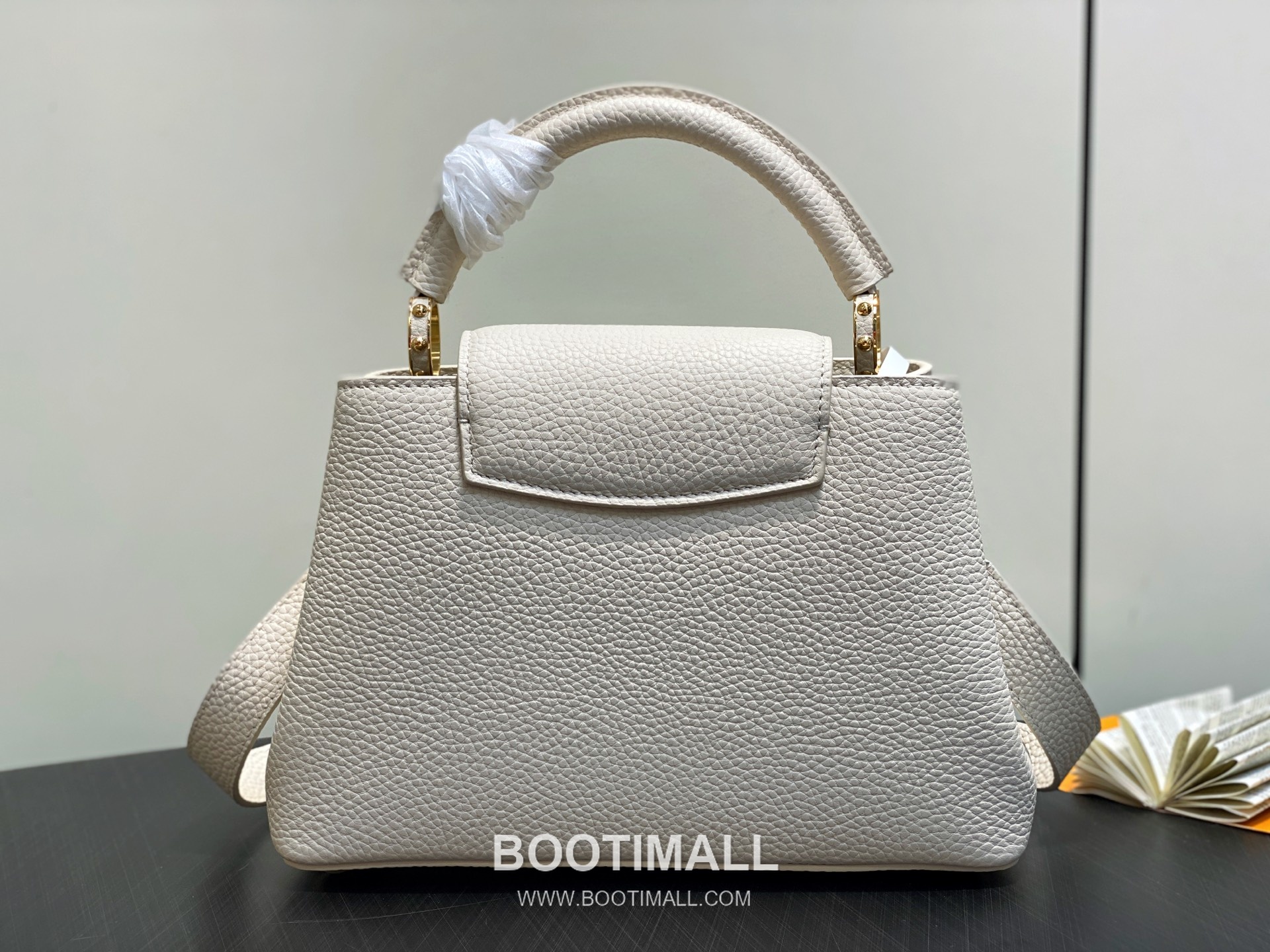 Louis Vuitton Capucines BB Taurillon Leather Top Handle Bag M24545 루이비통 카퓌신 BB 토리용 레더 탑핸들백 27cm 3