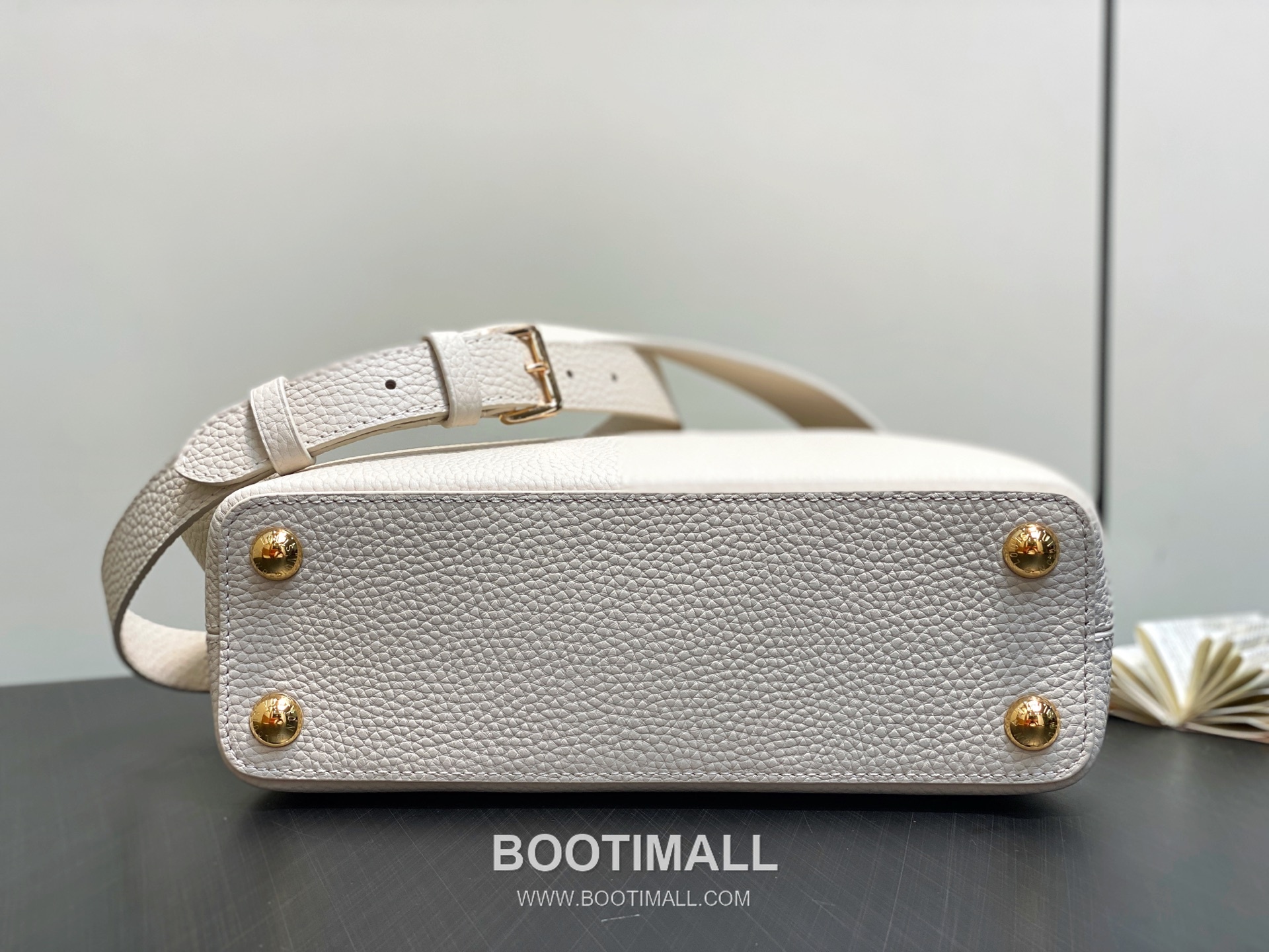 Louis Vuitton Capucines BB Taurillon Leather Top Handle Bag M24545 루이비통 카퓌신 BB 토리용 레더 탑핸들백 27cm 4