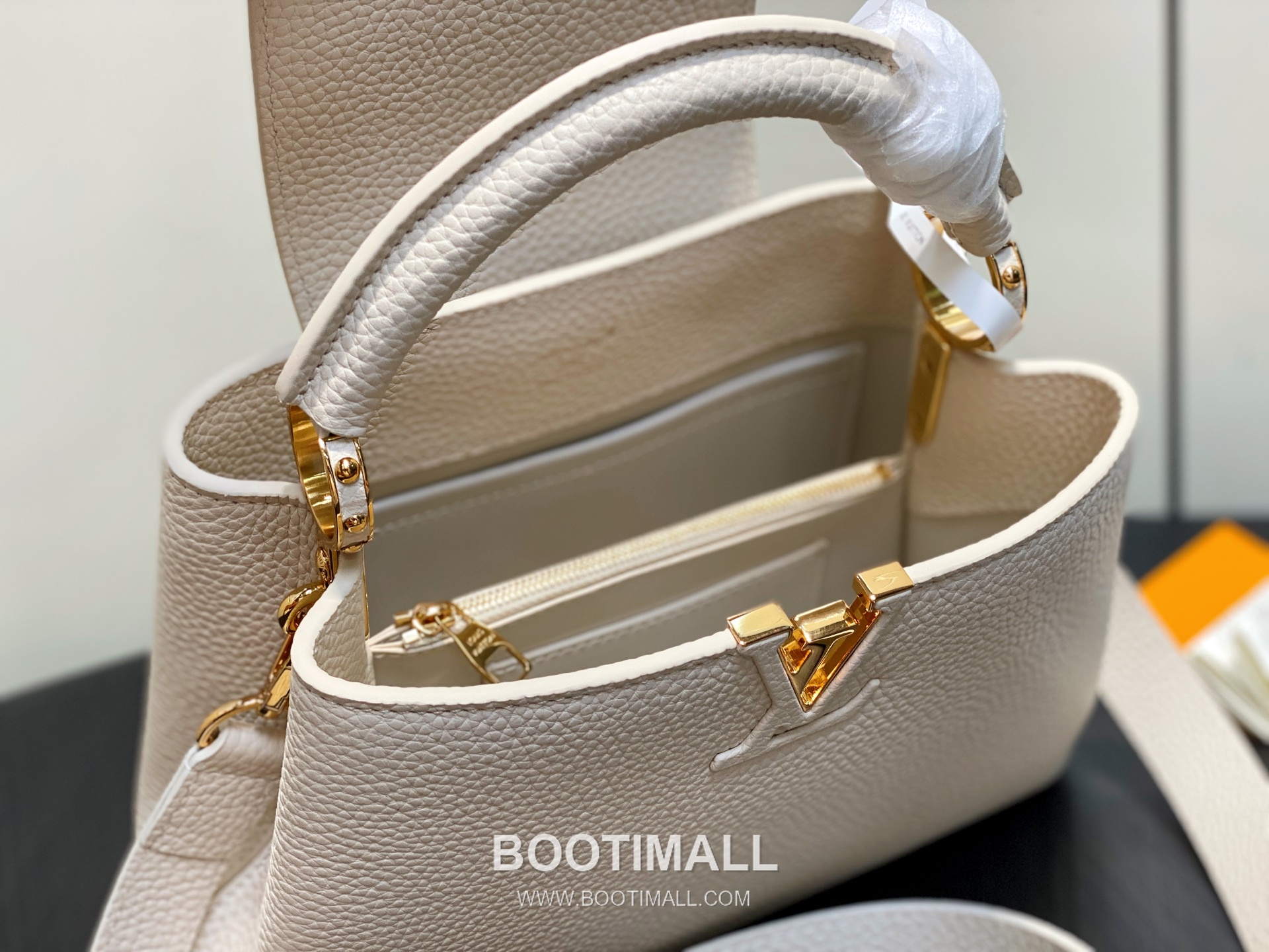 Louis Vuitton Capucines BB Taurillon Leather Top Handle Bag M24545 루이비통 카퓌신 BB 토리용 레더 탑핸들백 27cm 9