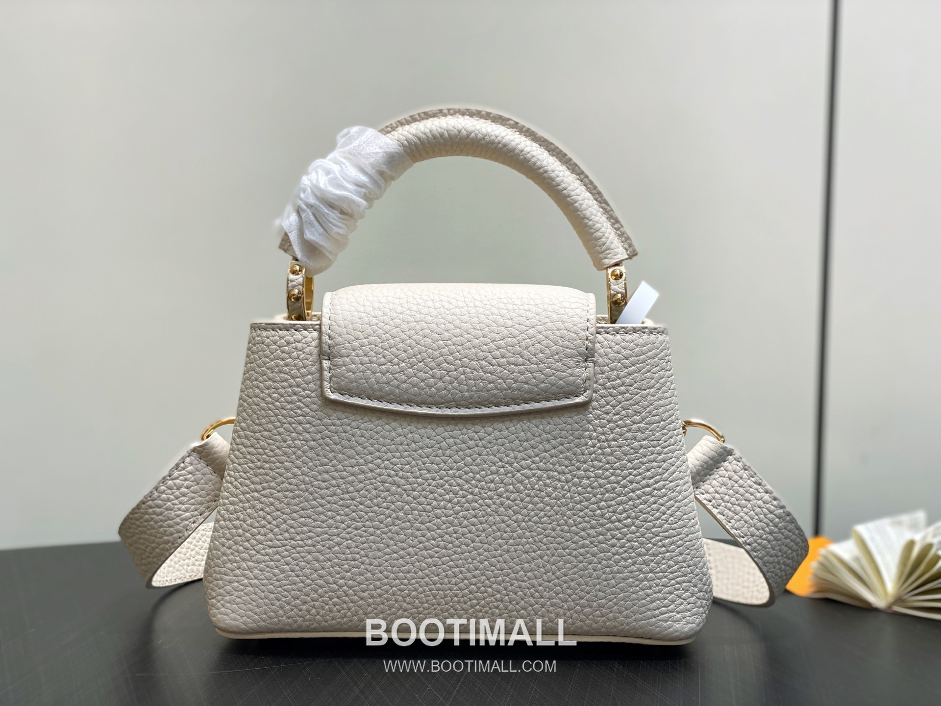 Louis Vuitton Capucines Mini Taurillon Leather Top Handle Bag M24545 루이비통 카퓌신 미니 토리용 레더 탑핸들백 21cm 3