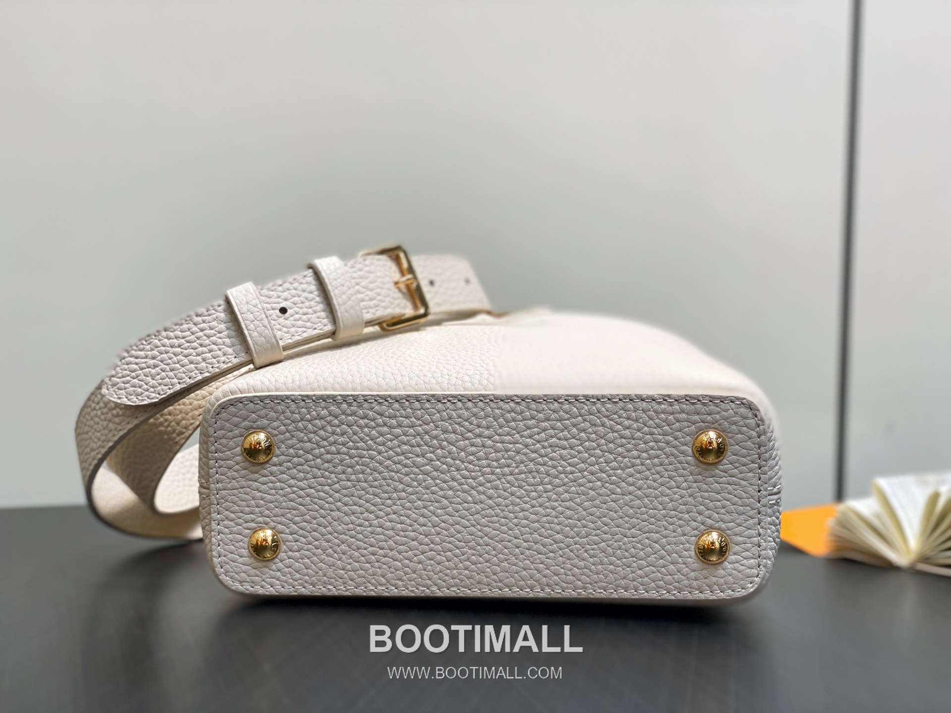 Louis Vuitton Capucines Mini Taurillon Leather Top Handle Bag M24545 루이비통 카퓌신 미니 토리용 레더 탑핸들백 21cm 4