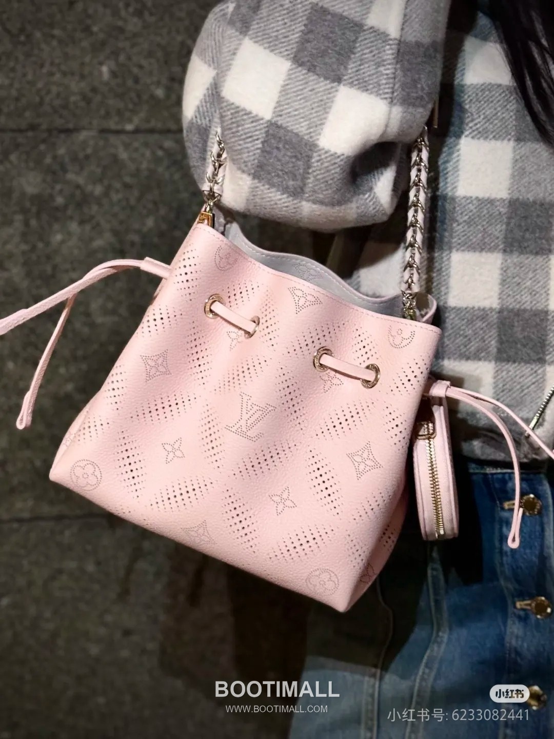 Louis Vuitton Marina Bella Perforated Monogram Calfskin Pink Bucket Bag 루이비통 마리나 벨라 퍼포레이티드 모노그램 카프스킨 핑크 버킷백 22cm 7