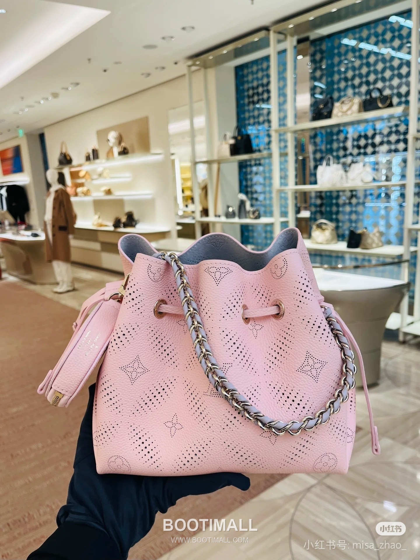 Louis Vuitton Marina Bella Perforated Monogram Calfskin Pink Bucket Bag 루이비통 마리나 벨라 퍼포레이티드 모노그램 카프스킨 핑크 버킷백 22cm 8