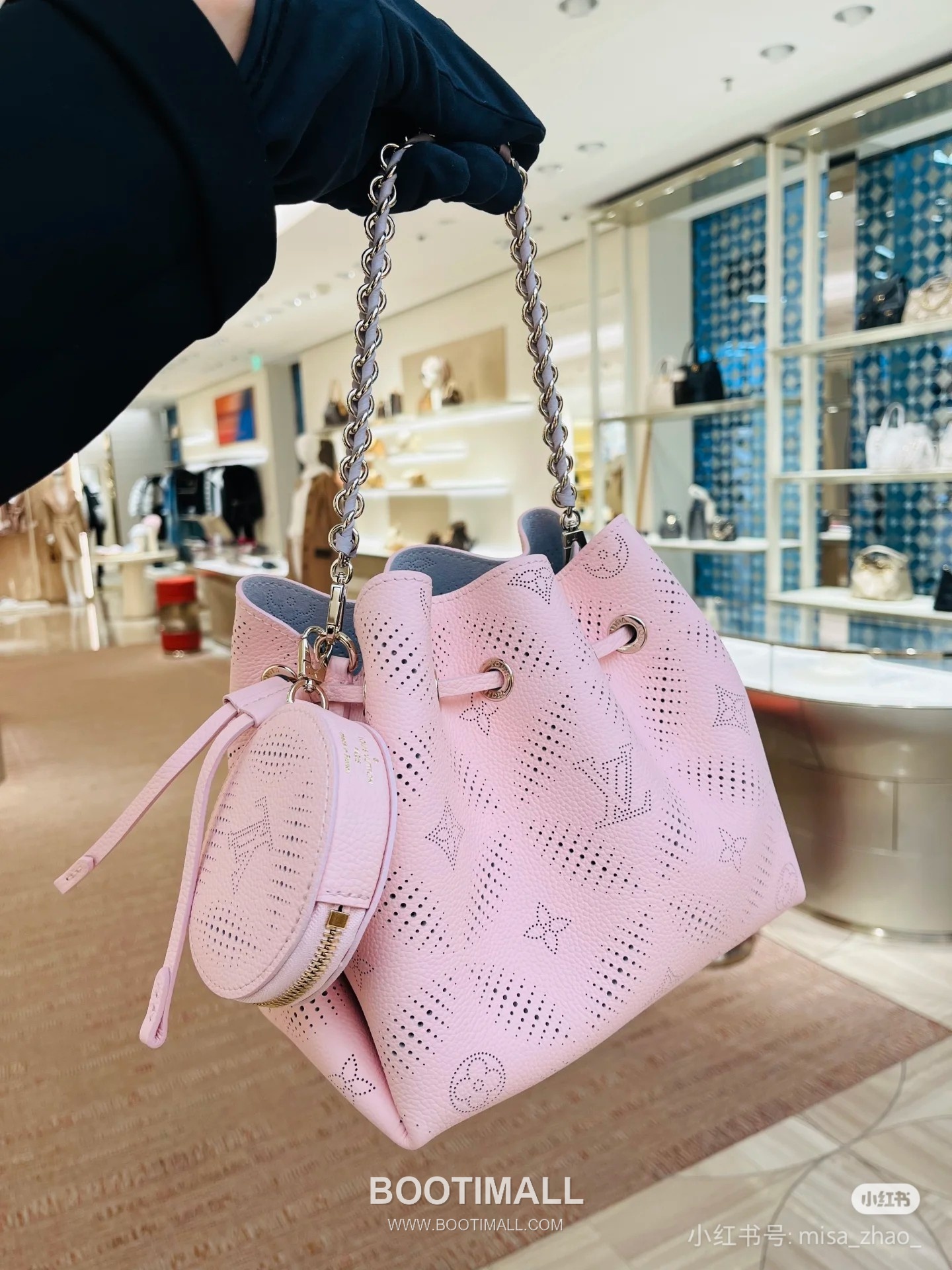 Louis Vuitton Marina Bella Perforated Monogram Calfskin Pink Bucket Bag 루이비통 마리나 벨라 퍼포레이티드 모노그램 카프스킨 핑크 버킷백 22cm 9
