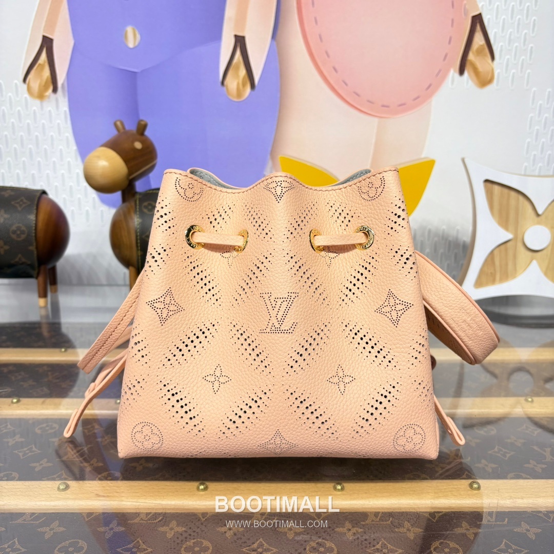 Louis Vuitton Marina Bella Perforated Monogram Calfskin Pink Bucket Bag 루이비통 마리나 벨라 퍼포레이티드 모노그램 카프스킨 핑크 버킷백 22cm 12