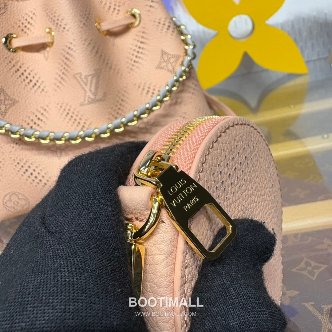 Louis Vuitton Marina Bella Perforated Monogram Calfskin Pink Bucket Bag 루이비통 마리나 벨라 퍼포레이티드 모노그램 카프스킨 핑크 버킷백 22cm 14