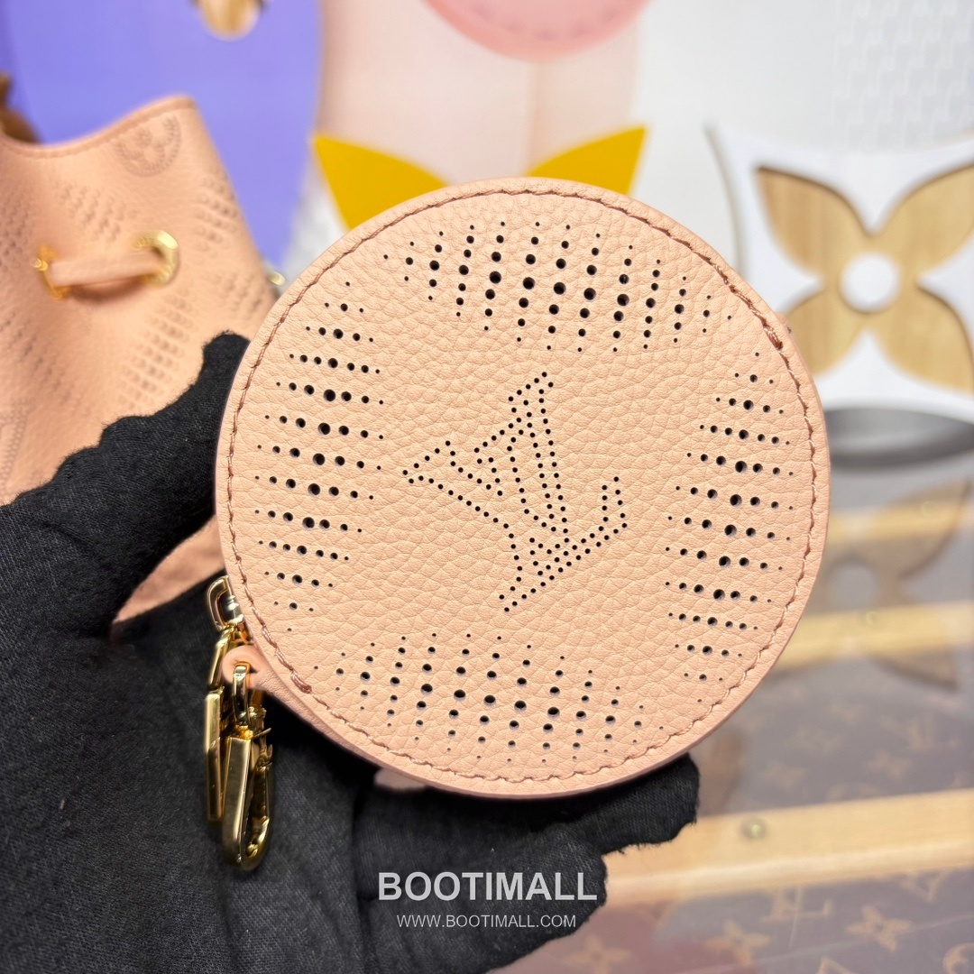 Louis Vuitton Marina Bella Perforated Monogram Calfskin Pink Bucket Bag 루이비통 마리나 벨라 퍼포레이티드 모노그램 카프스킨 핑크 버킷백 22cm 15