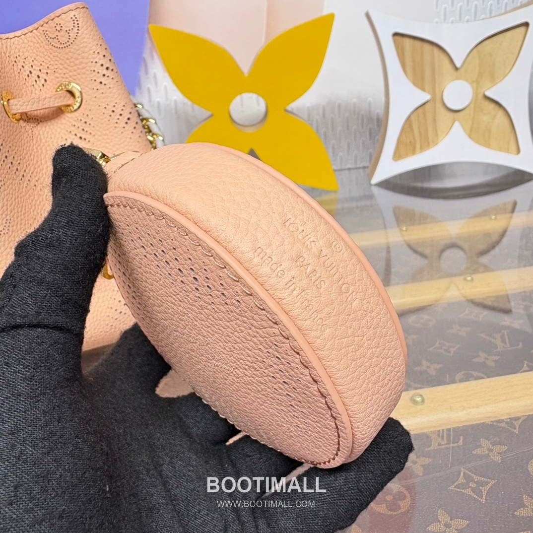 Louis Vuitton Marina Bella Perforated Monogram Calfskin Pink Bucket Bag 루이비통 마리나 벨라 퍼포레이티드 모노그램 카프스킨 핑크 버킷백 22cm 16