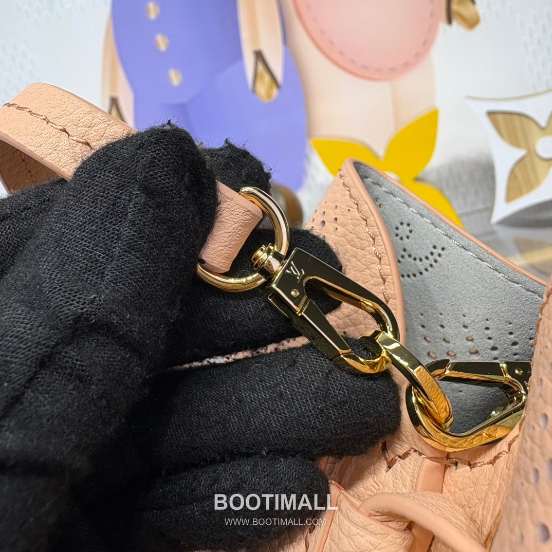 Louis Vuitton Marina Bella Perforated Monogram Calfskin Pink Bucket Bag 루이비통 마리나 벨라 퍼포레이티드 모노그램 카프스킨 핑크 버킷백 22cm 17