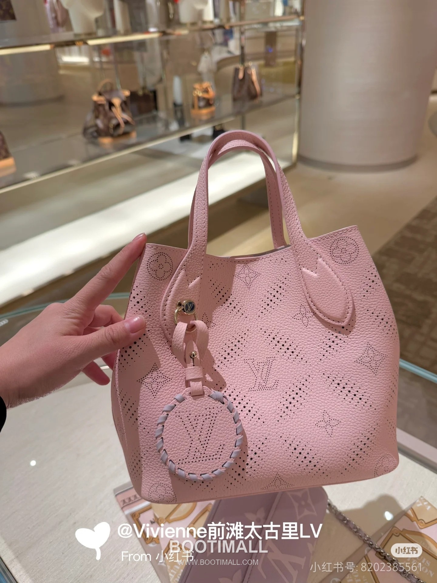 Louis Vuitton Blossom Mahina Perforated Monogram Calfskin Leather Bag M13839 루이비통 블로썸 마히나 퍼포레이티드 모노그램 카프스킨 숄더백 20cm 8